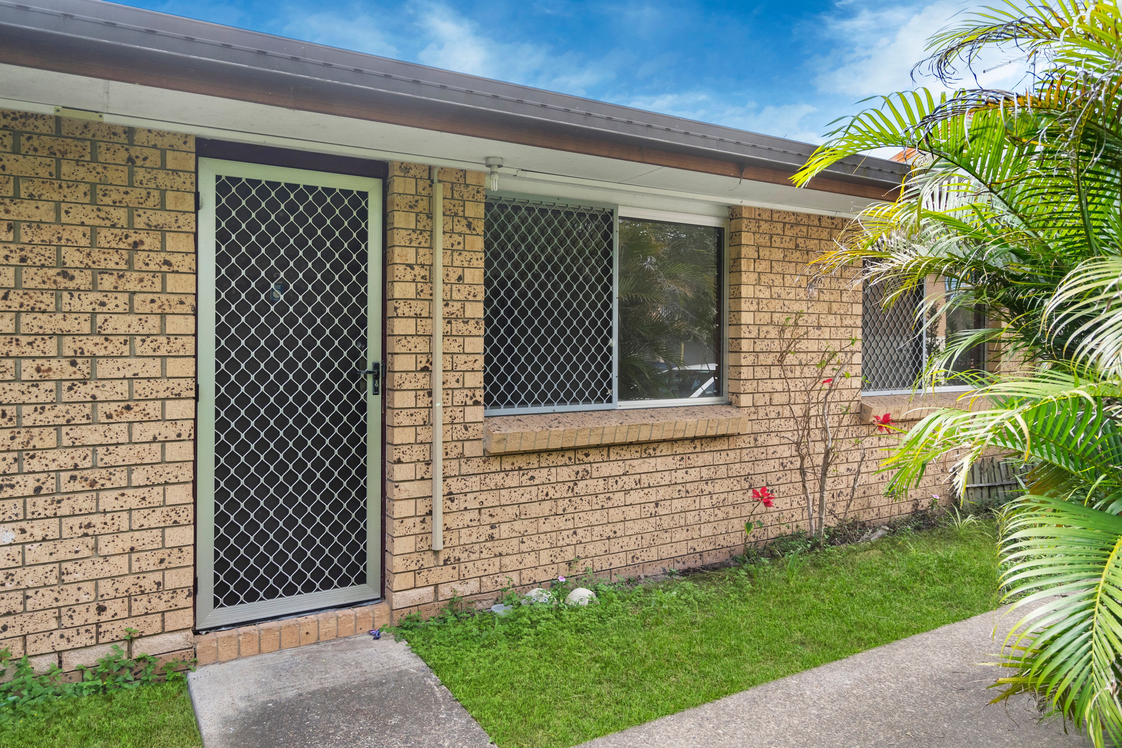2/46 Defiance Road, Logan Central, QLD 4114