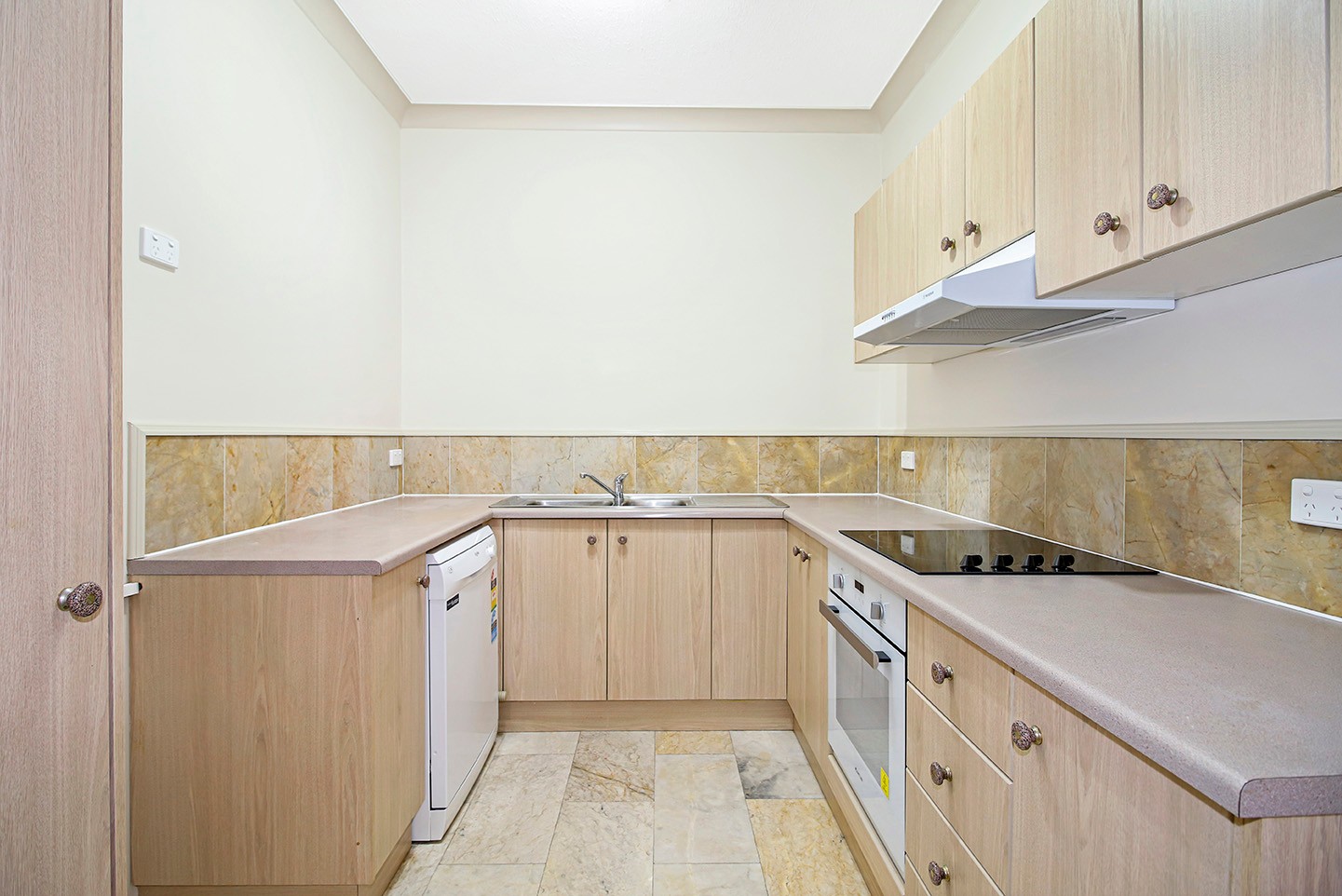 2/355-359 Mcleod Street, Cairns North, QLD 4870