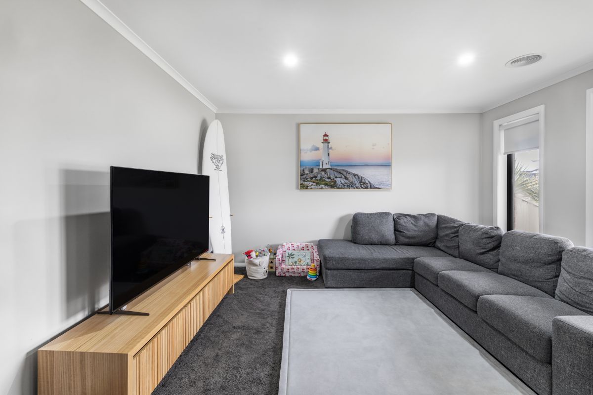 9 Dove Avenue, WINTER VALLEY, VIC 3358