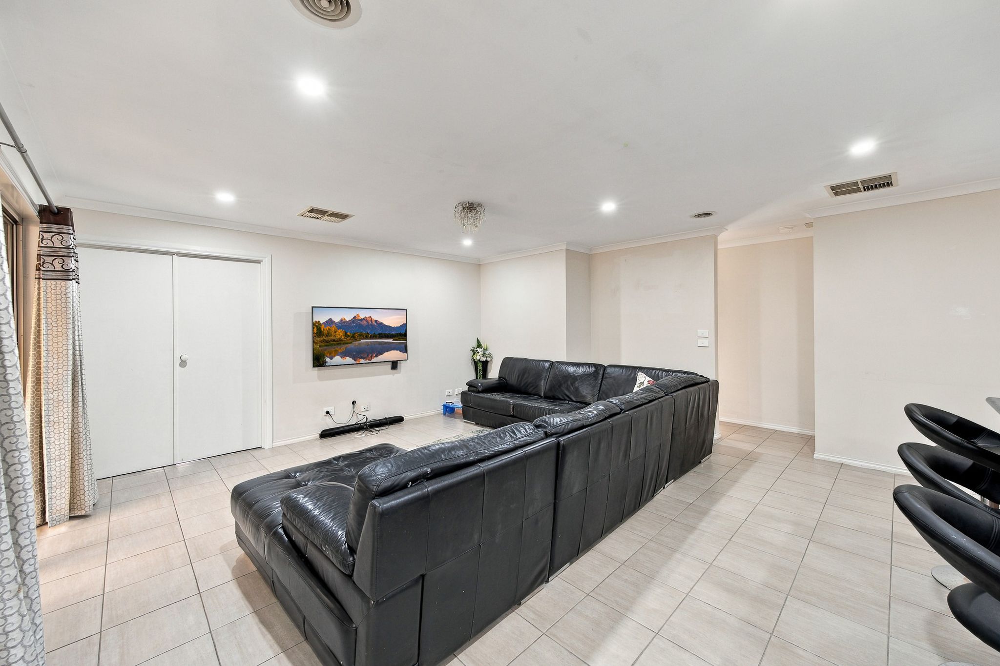 33 Viola Avenue — photo 7 of 14