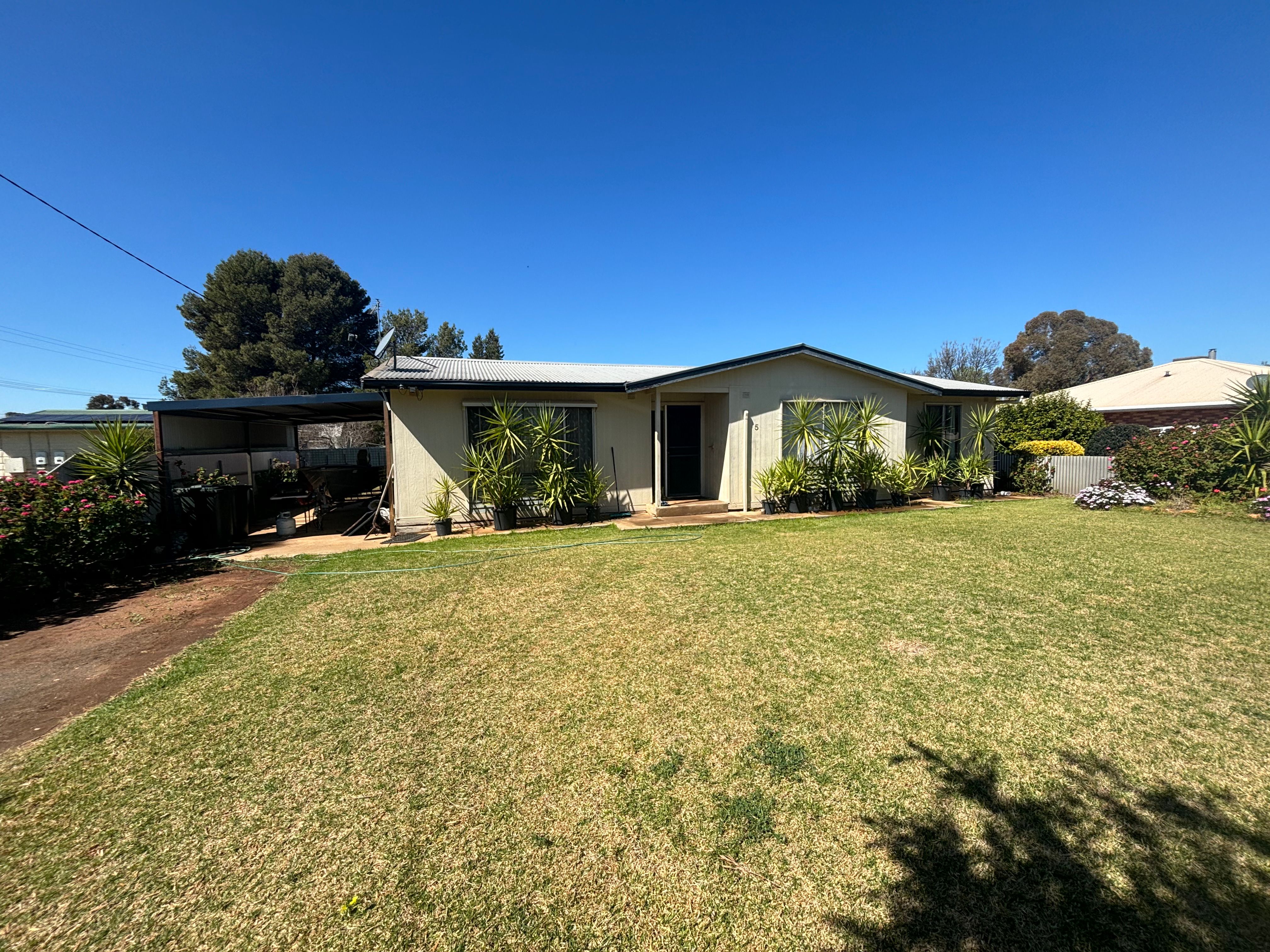 5 Moira Street, Goolgowi NSW 2652