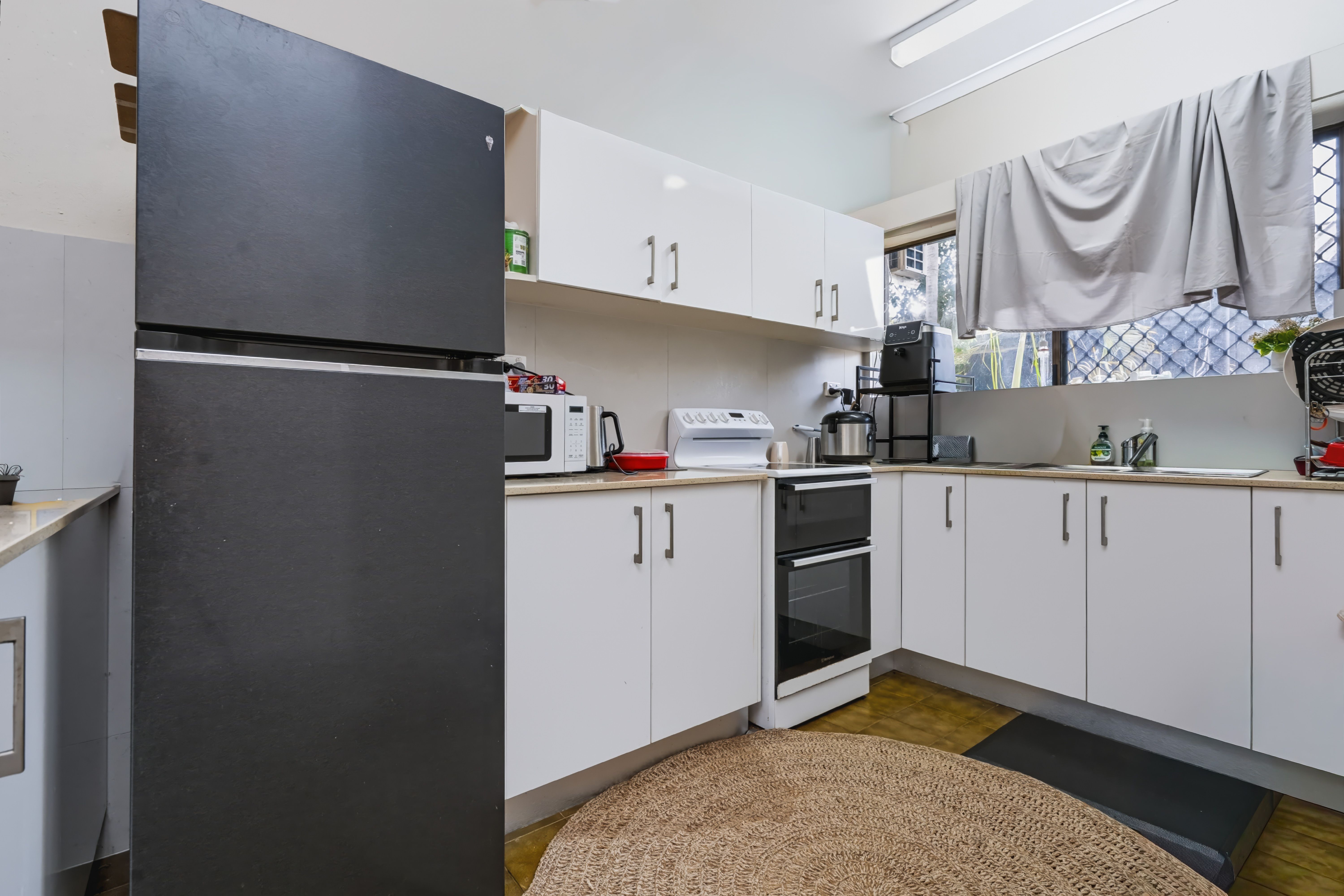 164 SMITH Street — photo 8 of 10