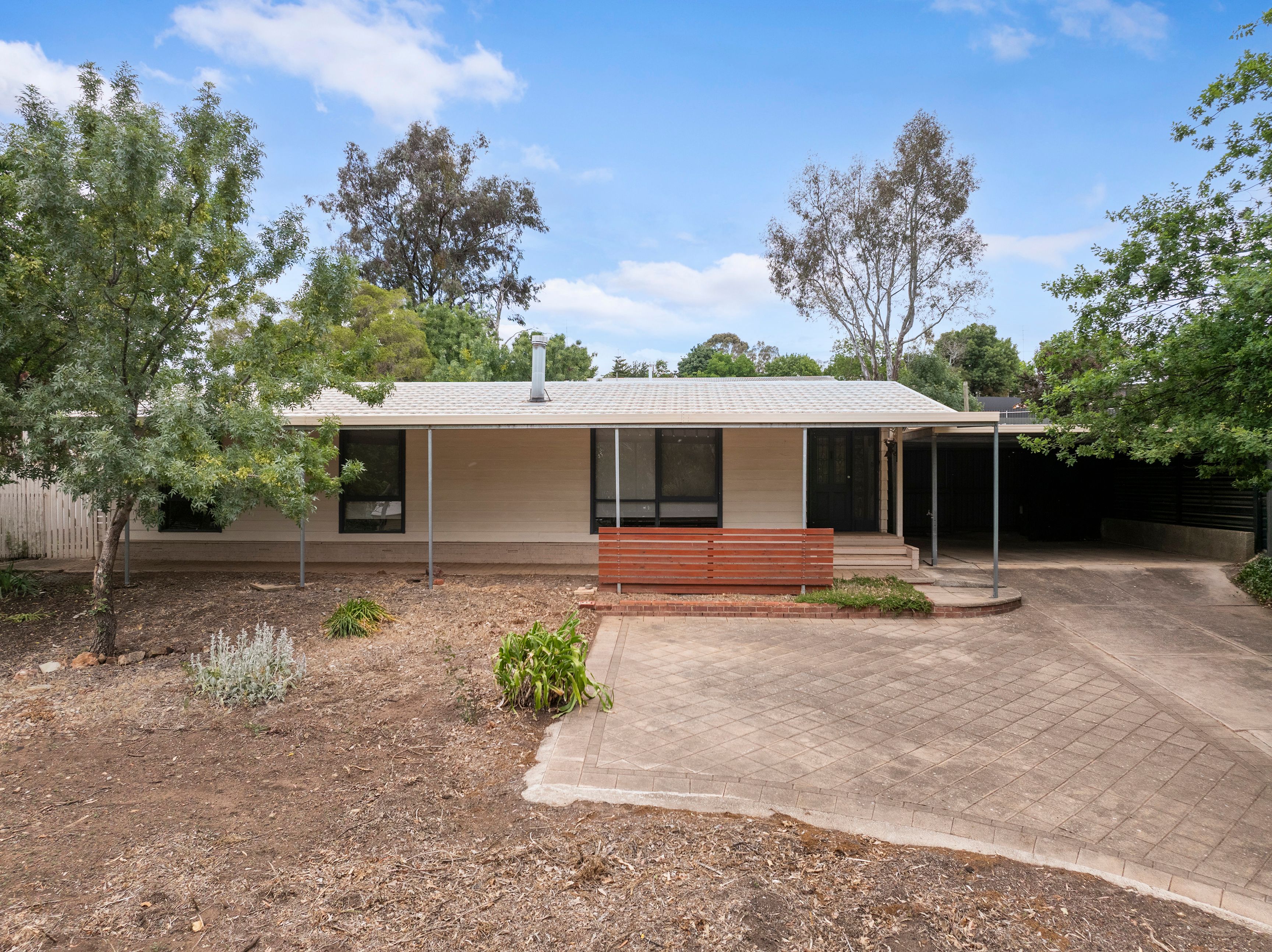 10 Powell Street, Clare SA 5453