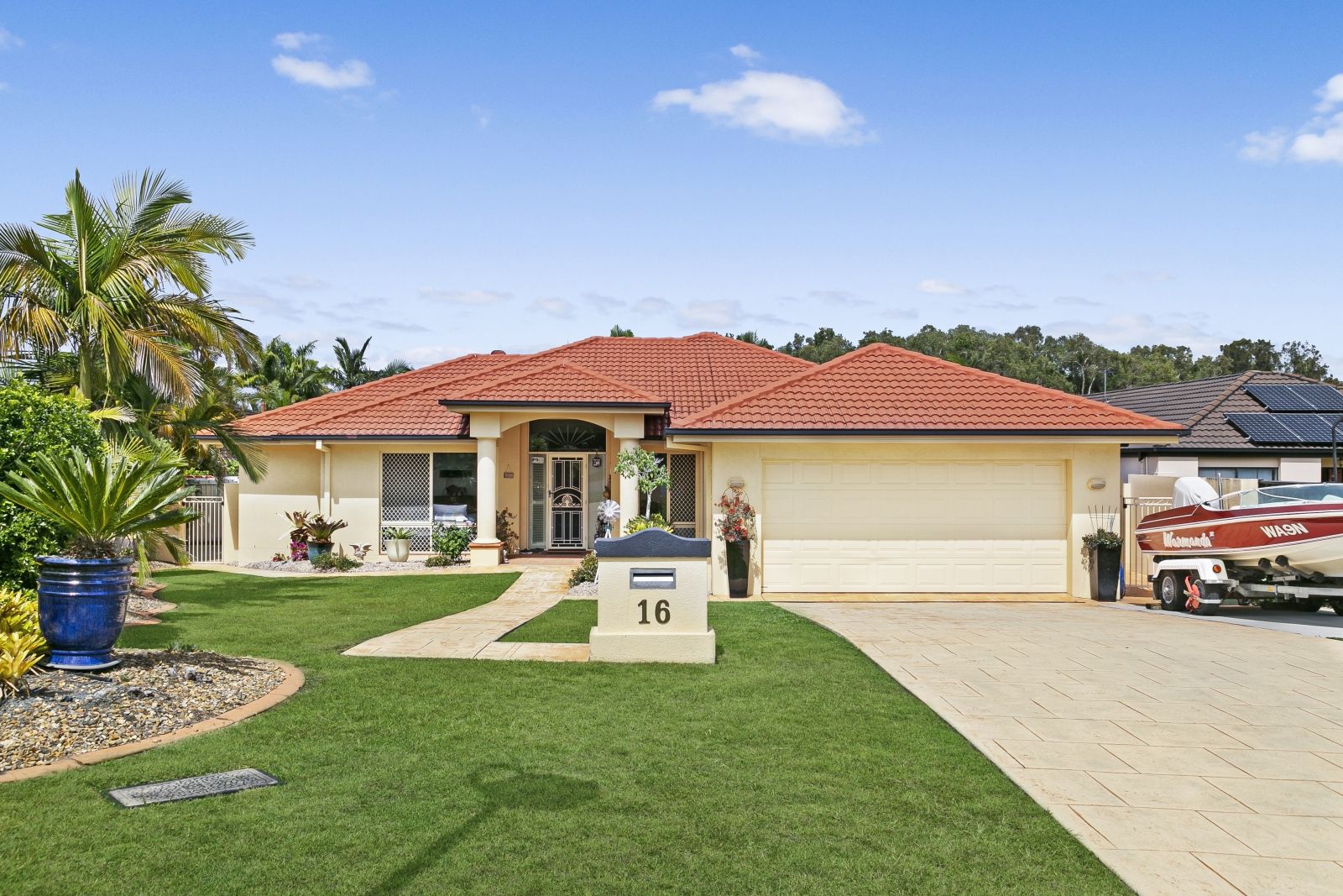 16 Nottinghill Gate Drive, Arundel QLD 4214