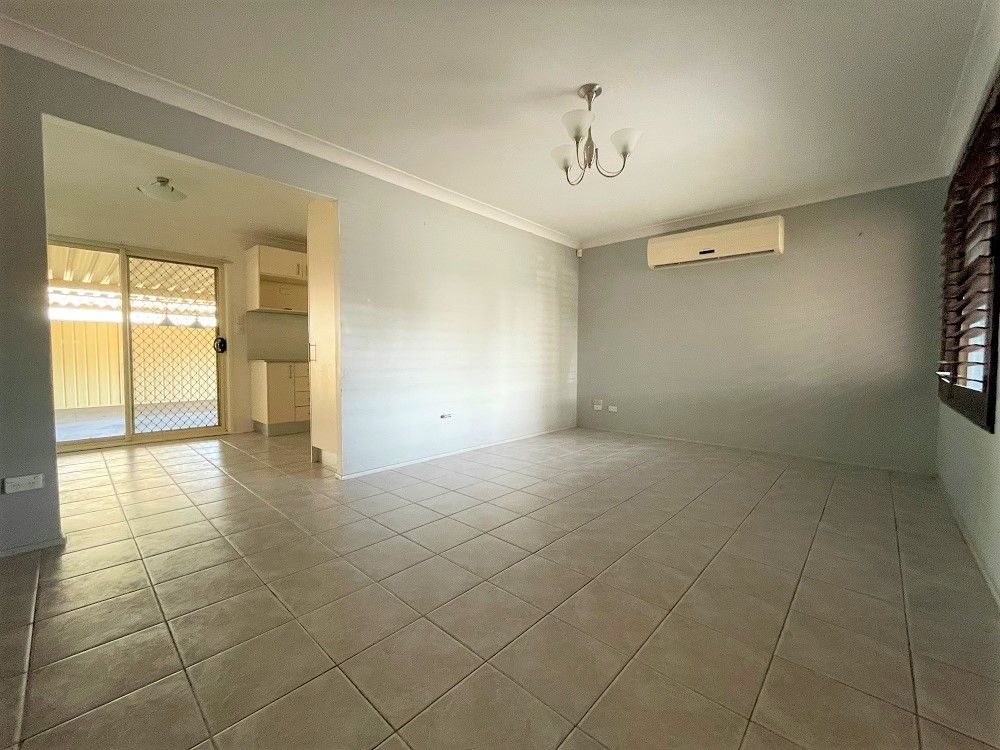 11 Cyclamen Place, Macquarie Fields, NSW 2564