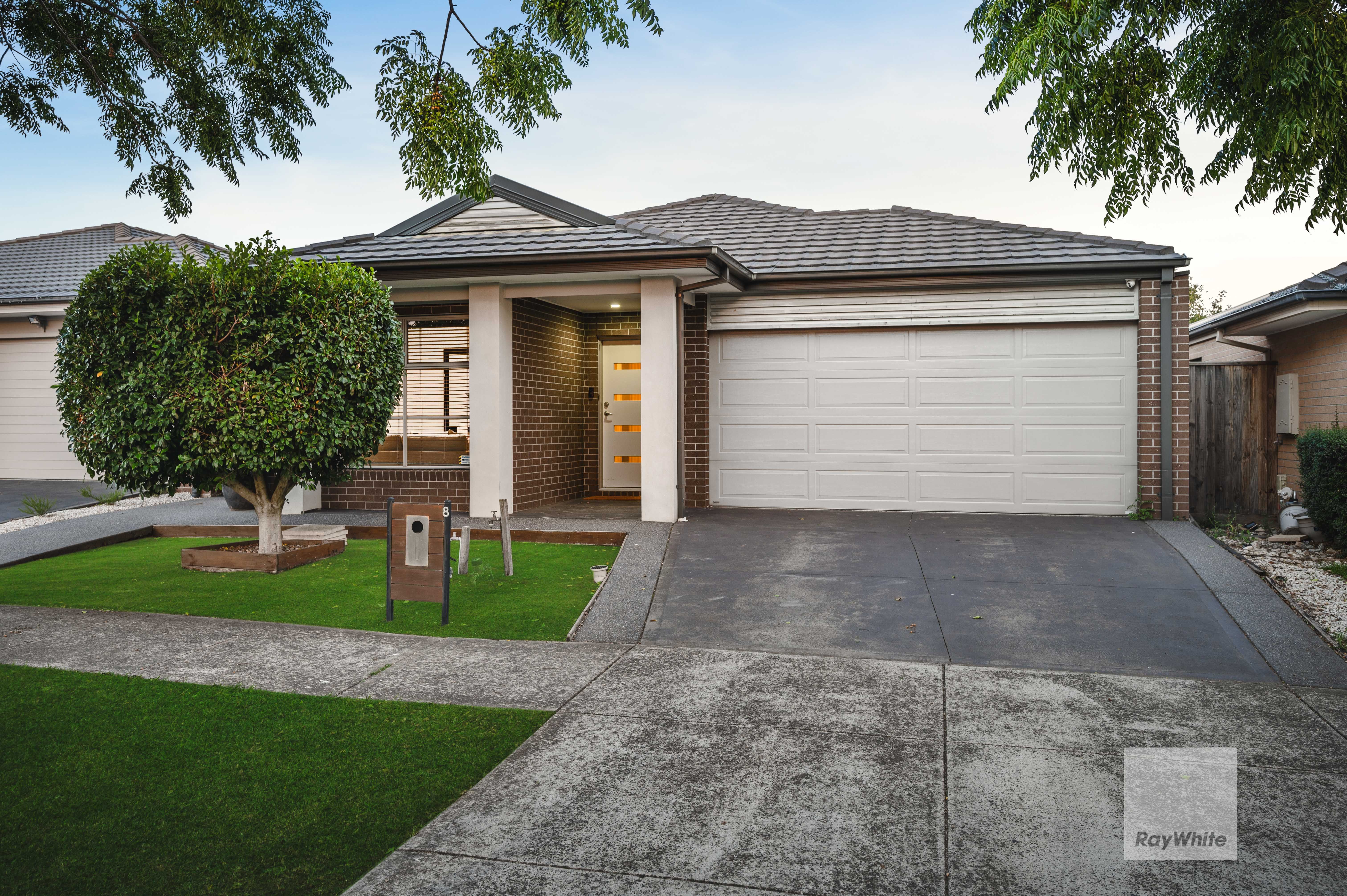 8 Scarlet Drive, Greenvale VIC 3059