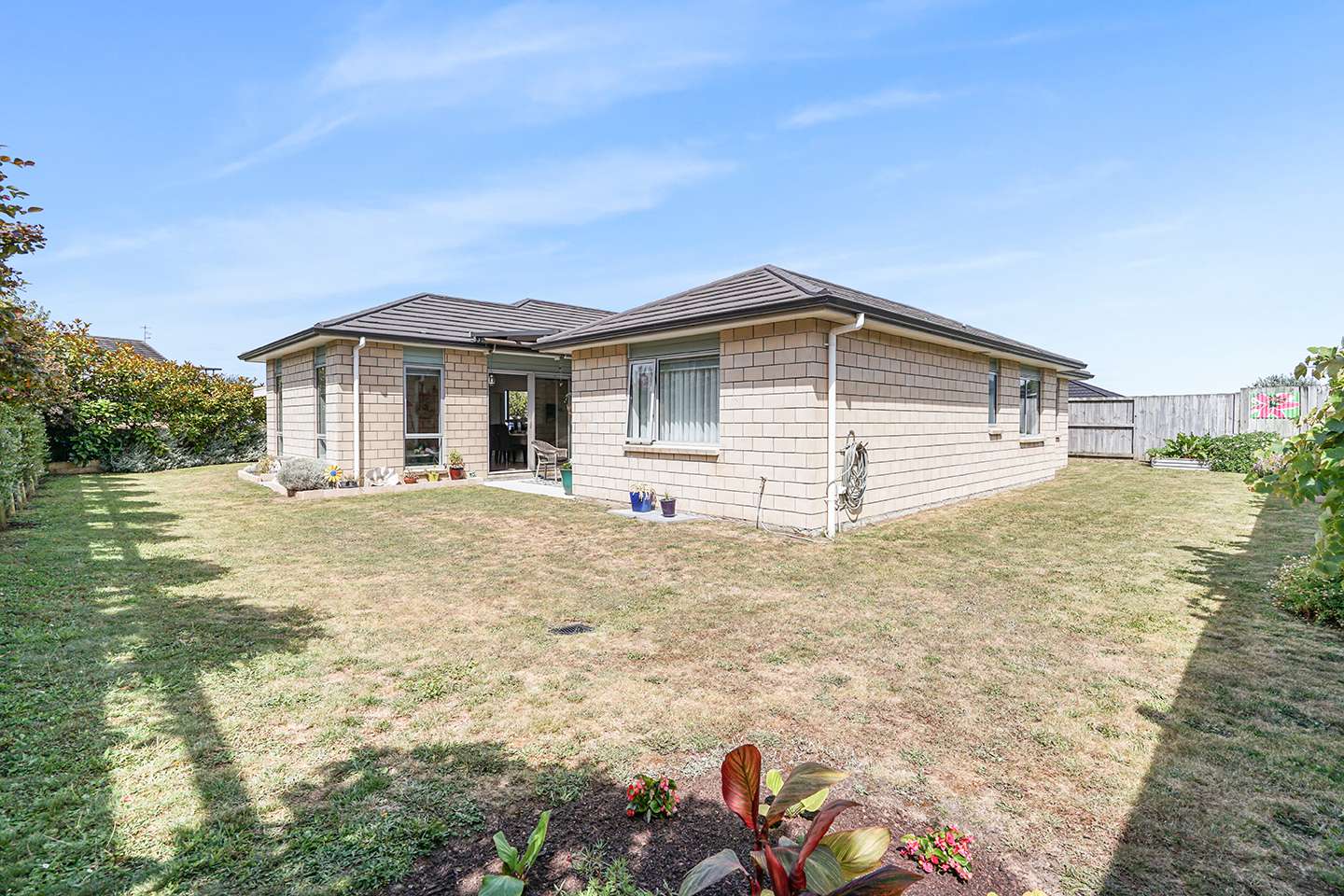 11 Turnberry Crescent photo 24