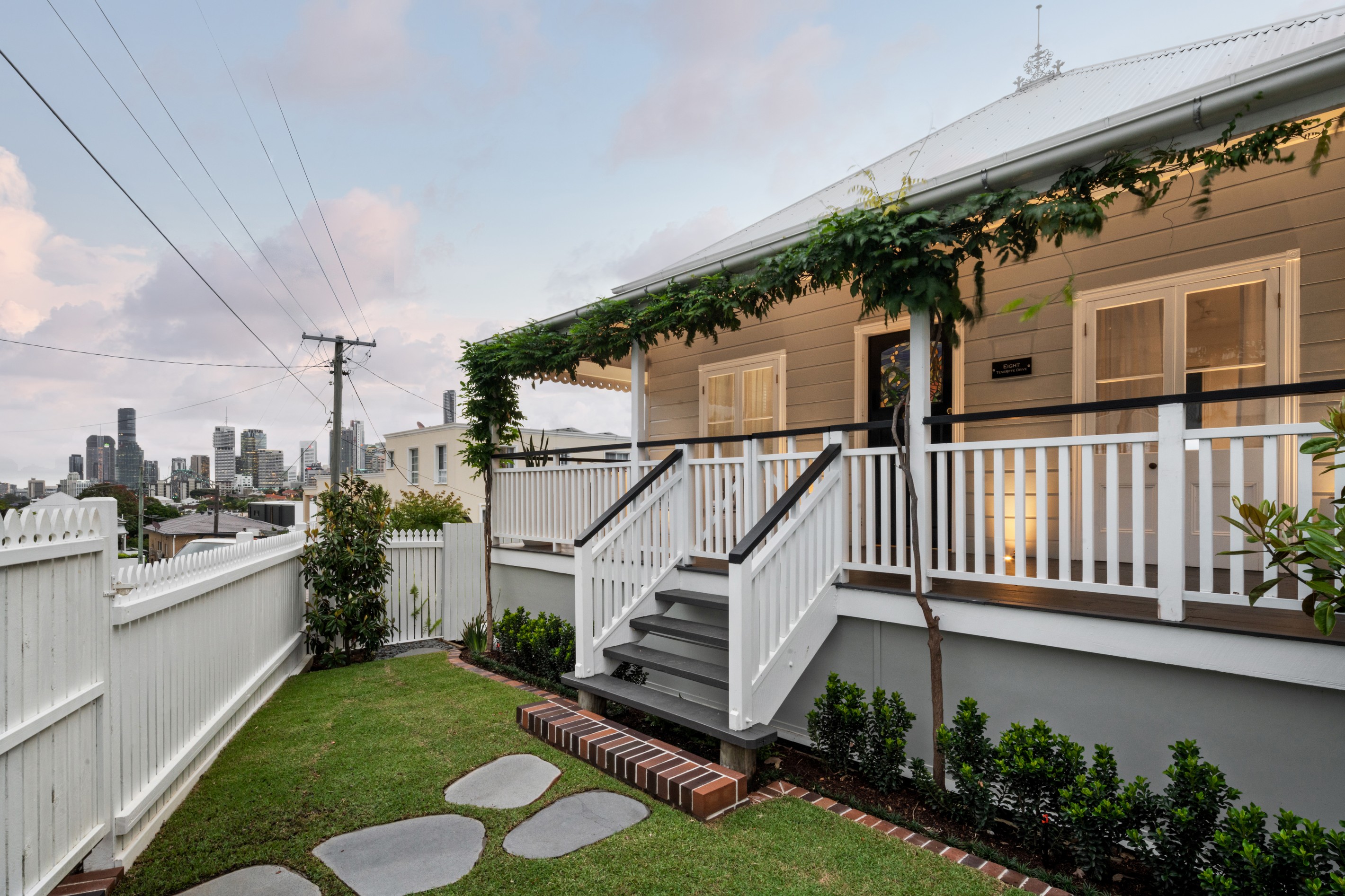 8 Teneriffe Drive, Teneriffe, QLD 4005