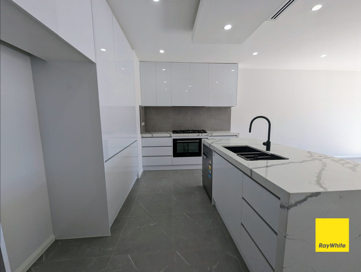 29 Roseneath Way — photo 5 of 15