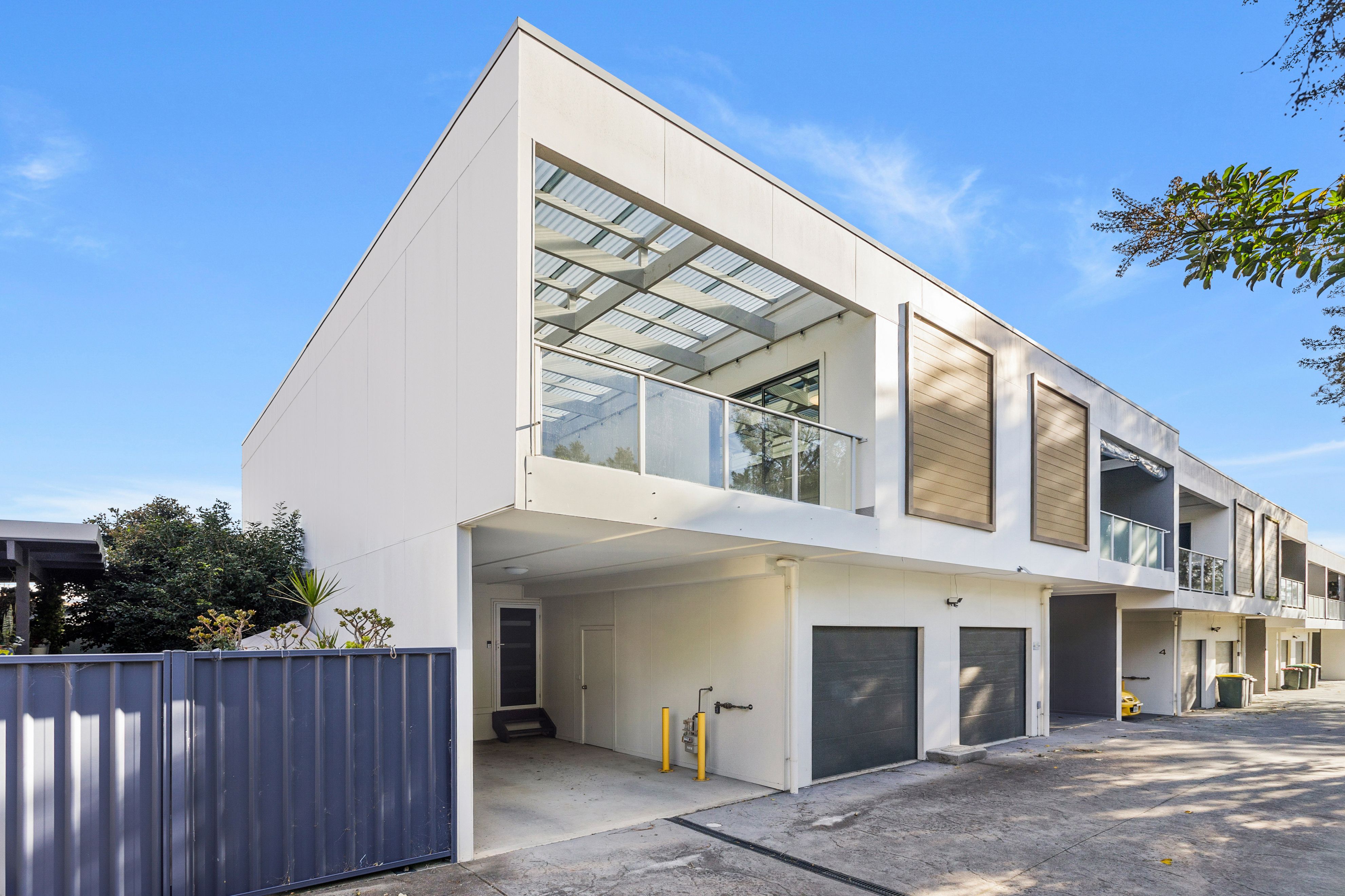2/301 Princes Highway, Albion Park Rail NSW 2527