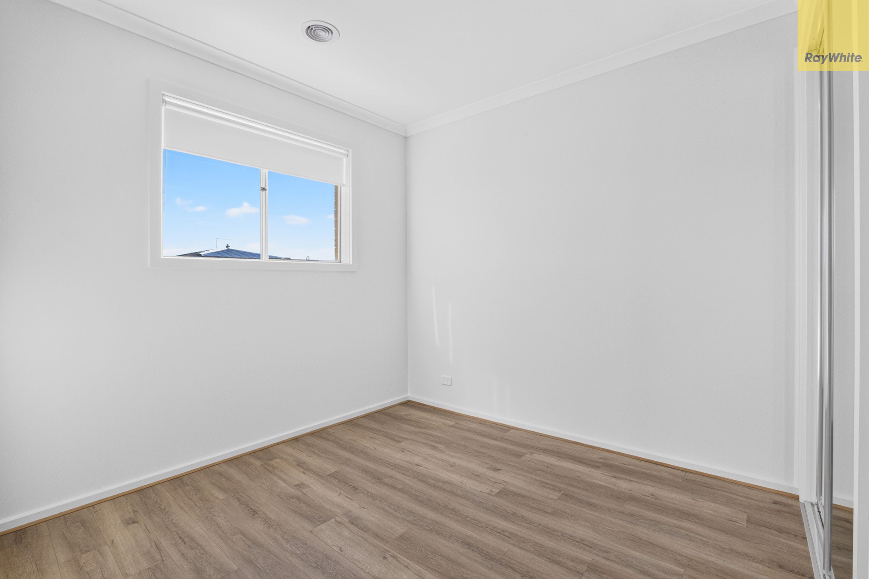 8 Garrong Street — photo 10 of 13
