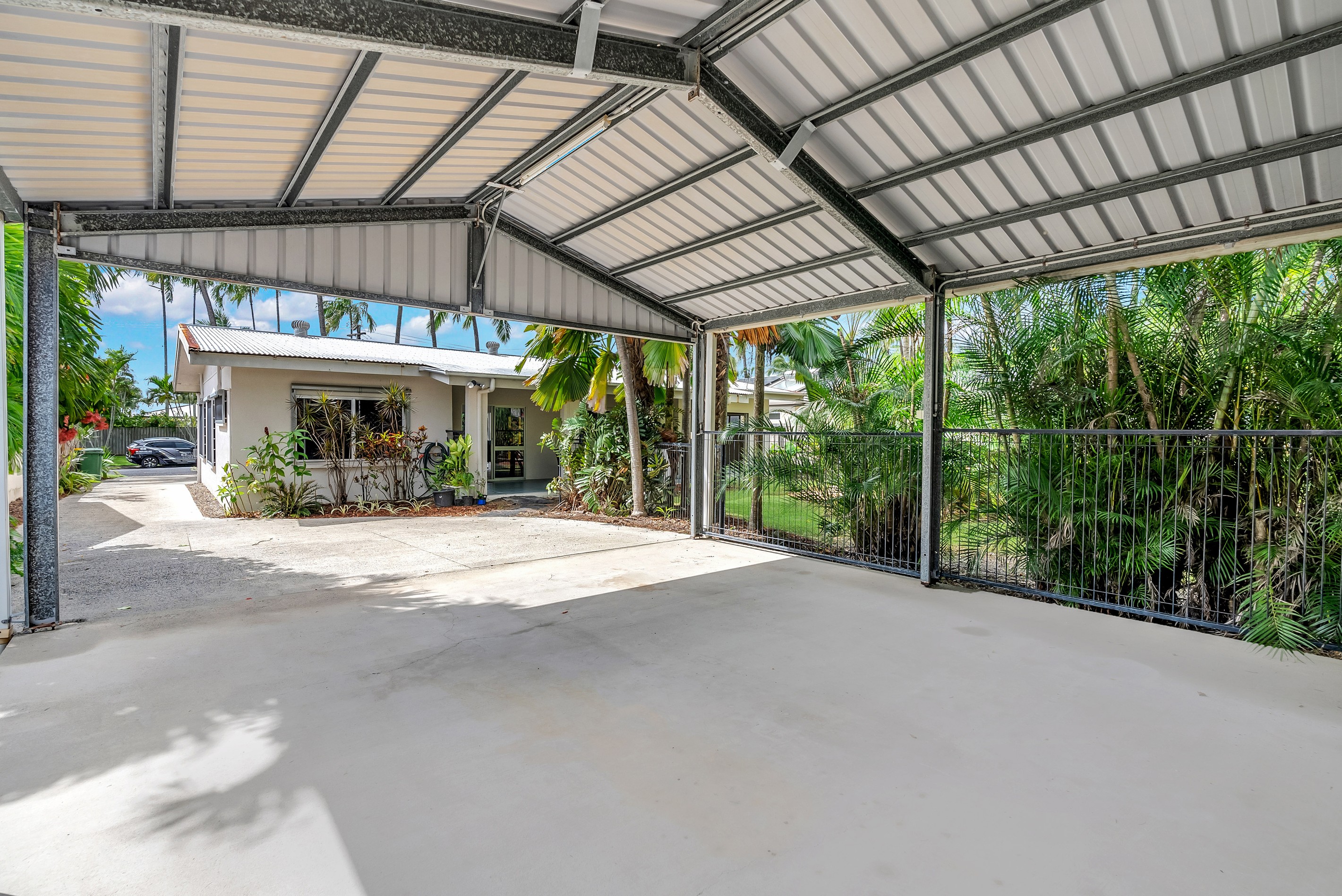 11 Thais Street, Palm Cove, QLD 4879