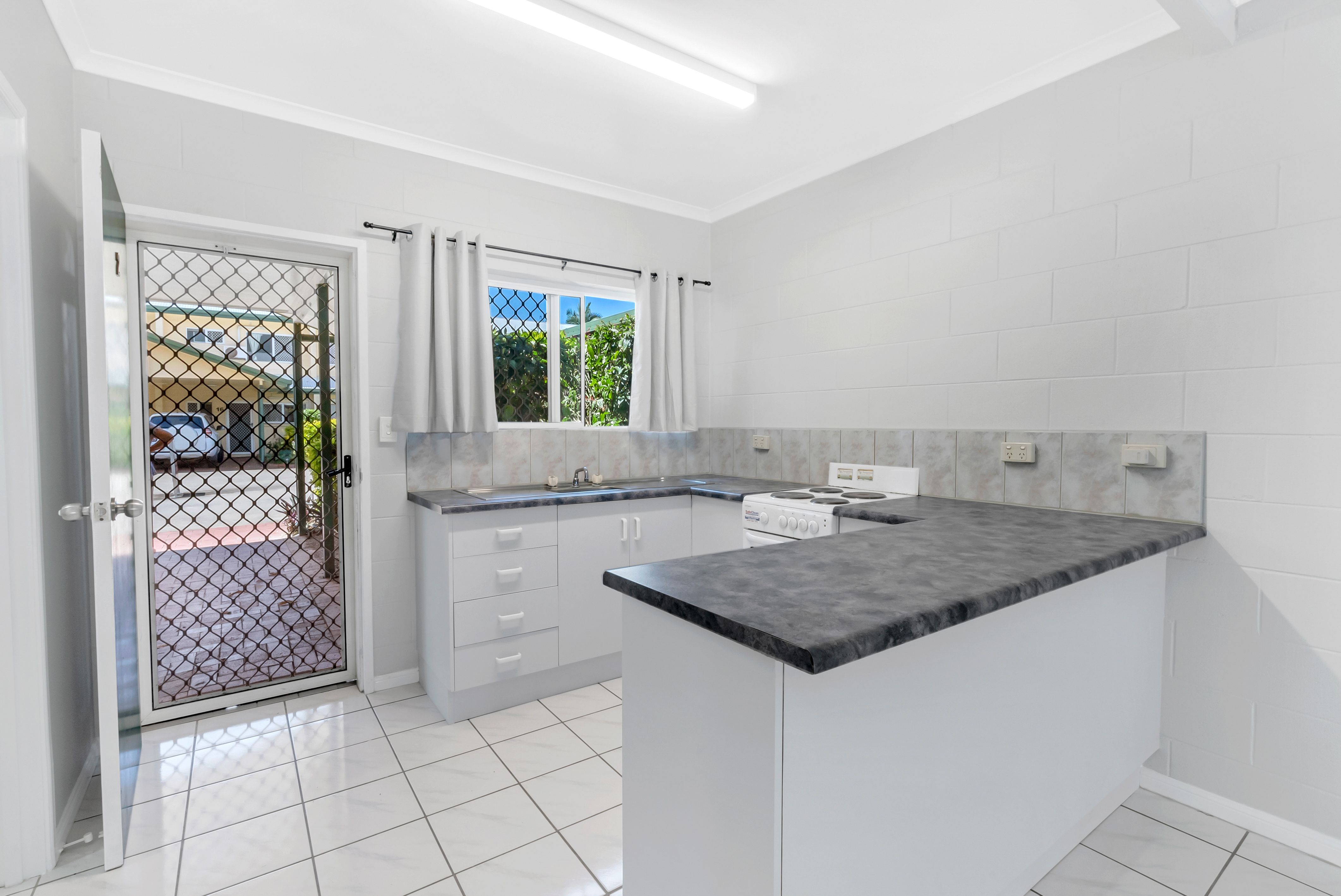 2/27-29 Stokes Street, Edmonton, QLD 4869
