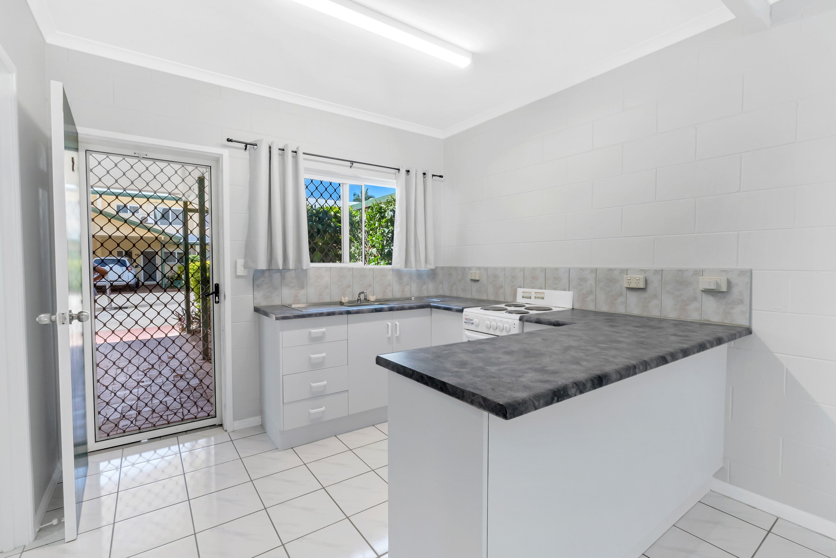 2/27-29 Stokes Street, Edmonton, QLD 4869