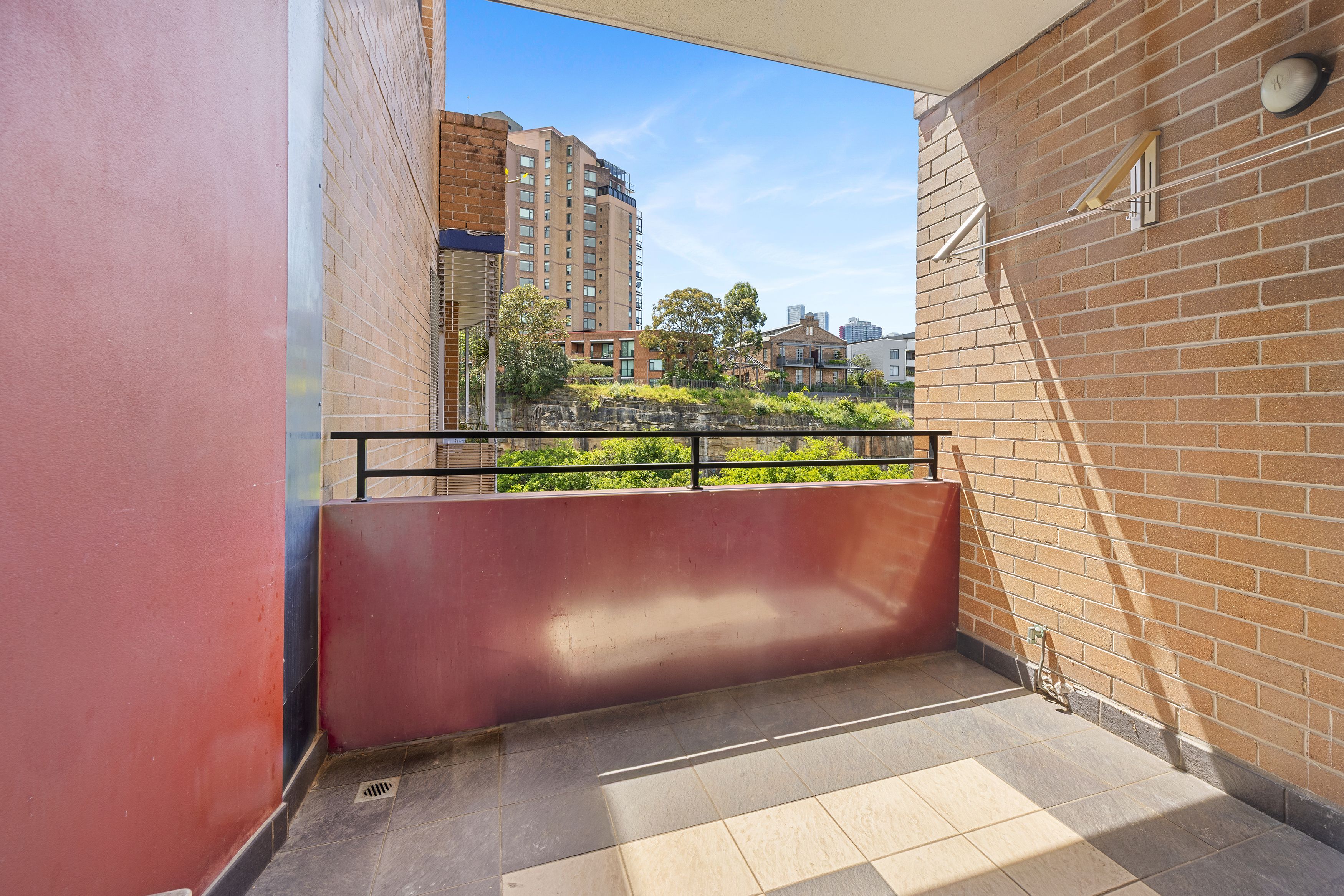 B22/40 Saunders Street — photo 6 of 11