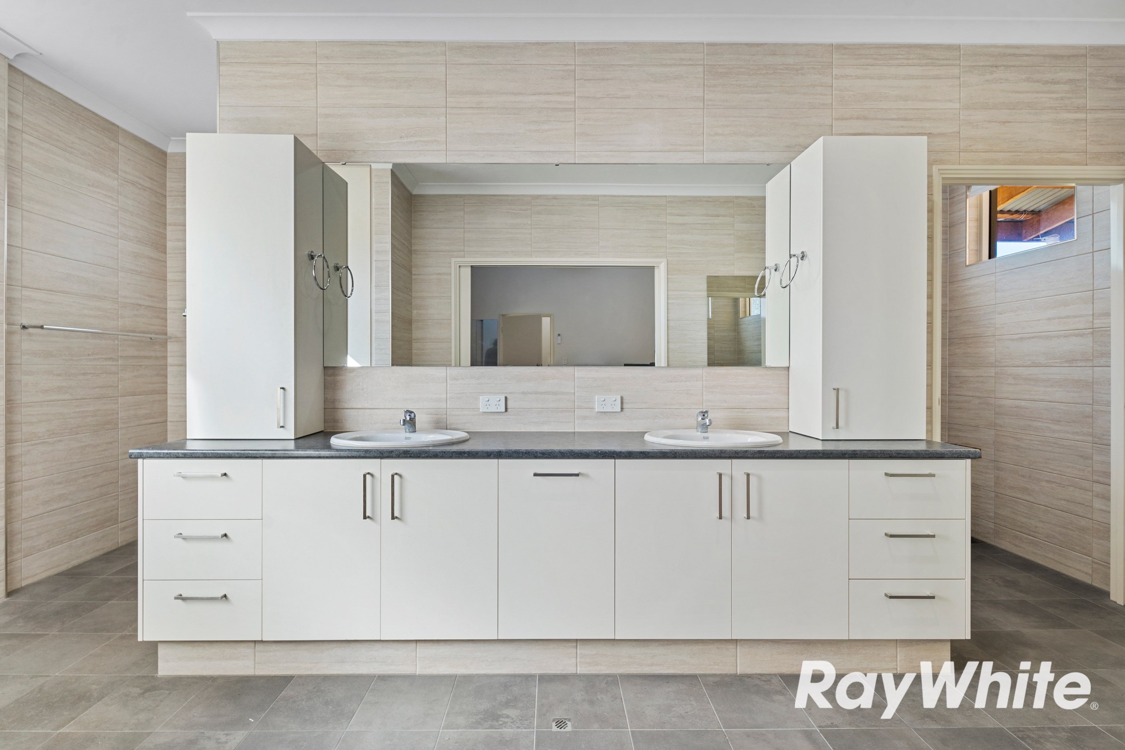 8 Laceby Court — photo 7 of 19