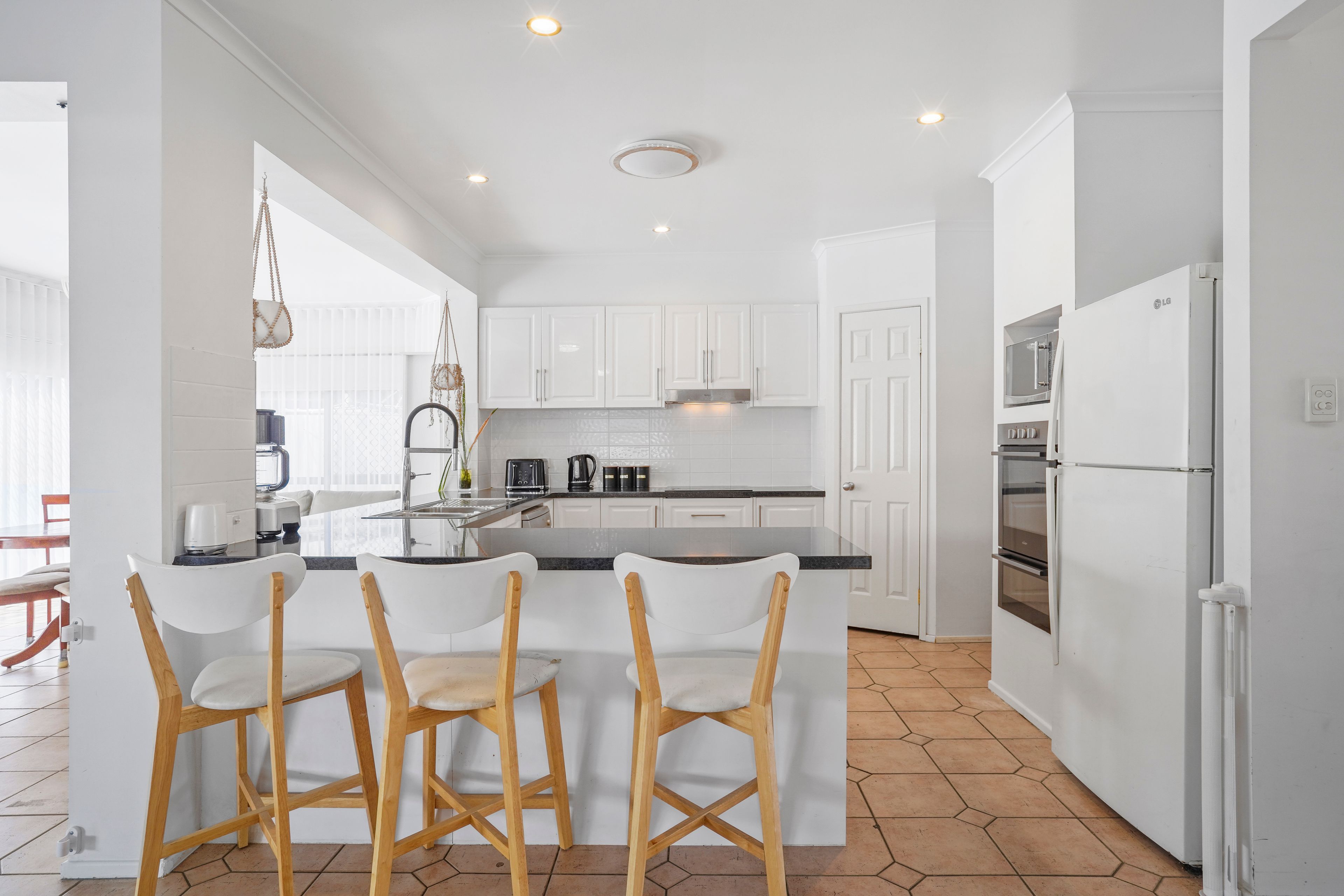 12 Cumberland Crescent — photo 7 of 30
