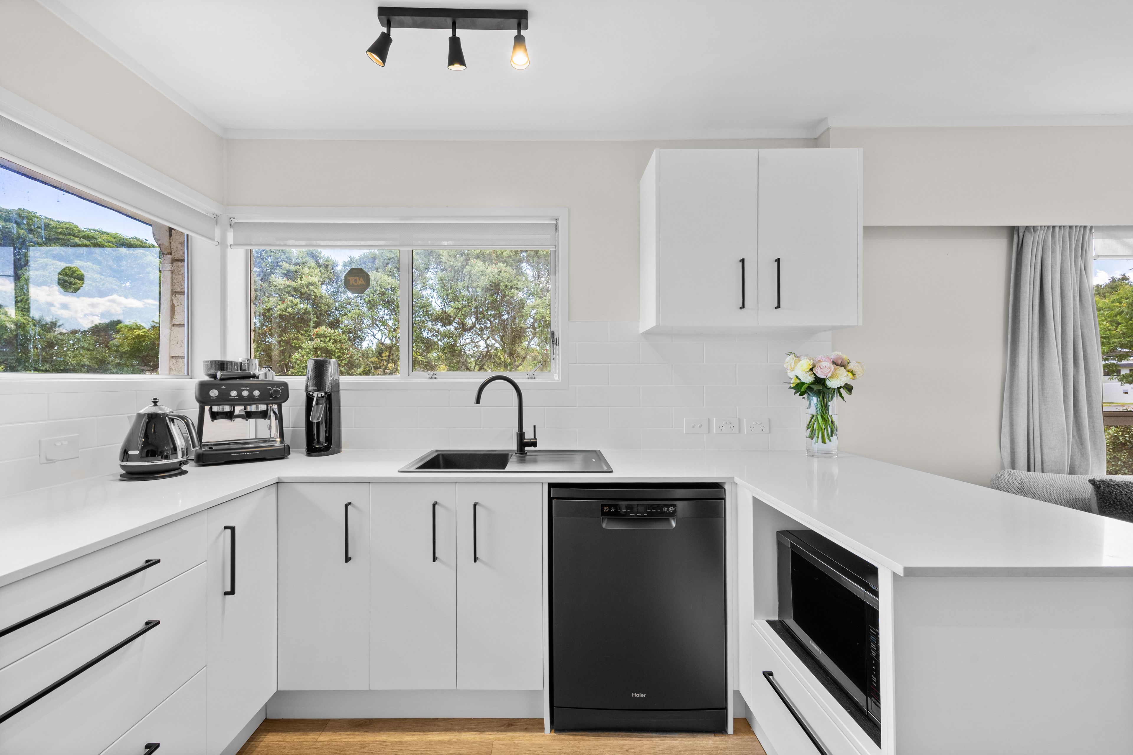 1/4 Imogene Way, Half Moon Bay, Manukau City