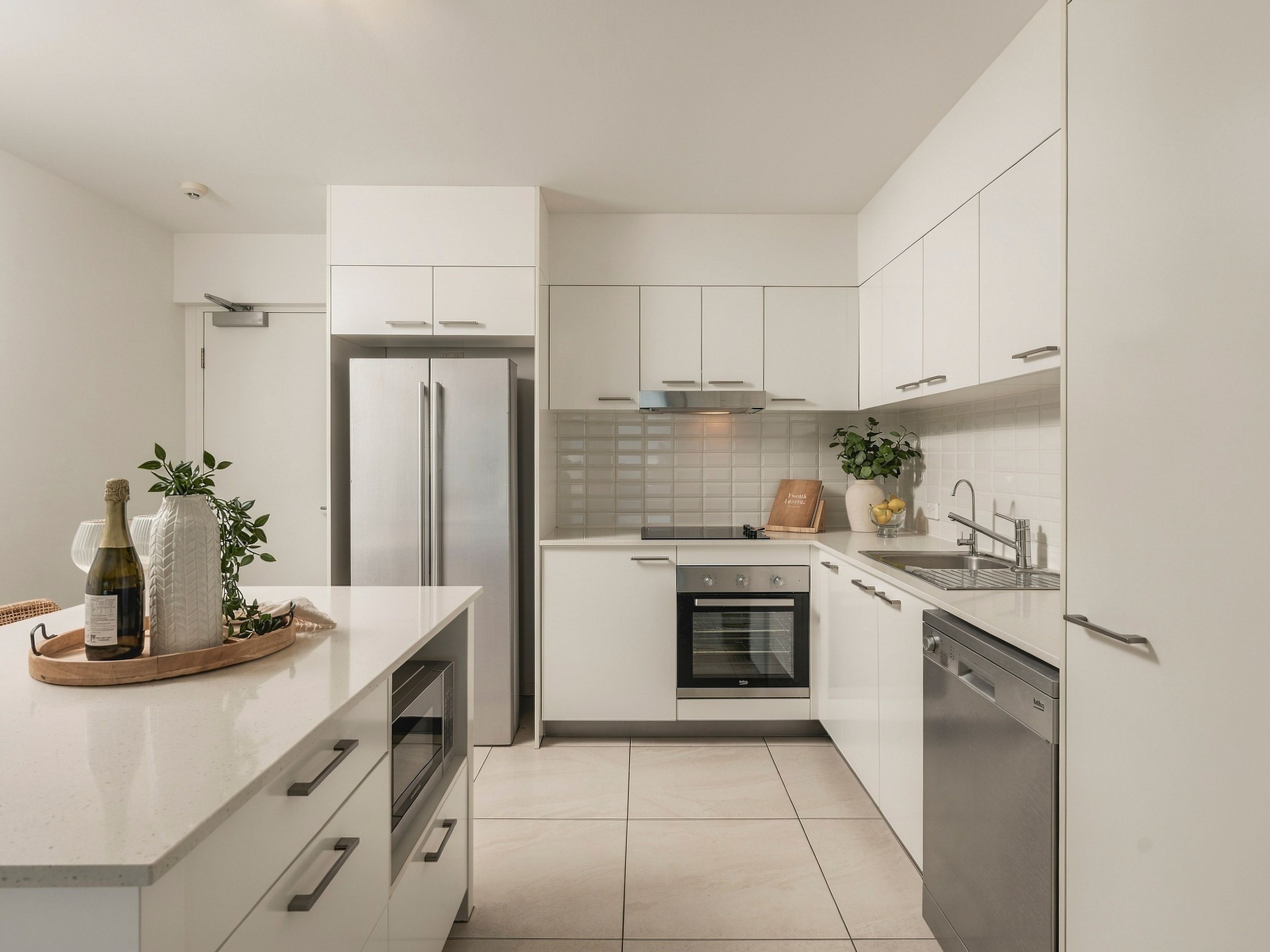 602/4 Maud Street — photo 5 of 12