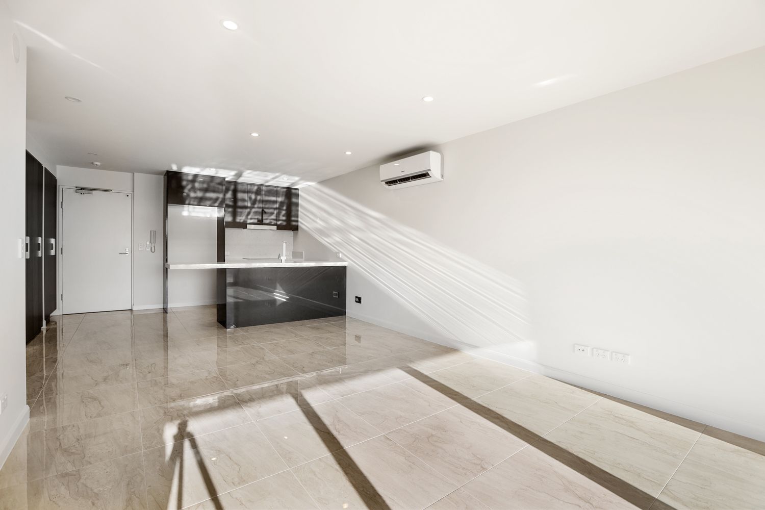 302/14 Cannes Avenue, Surfers Paradise, QLD 4217