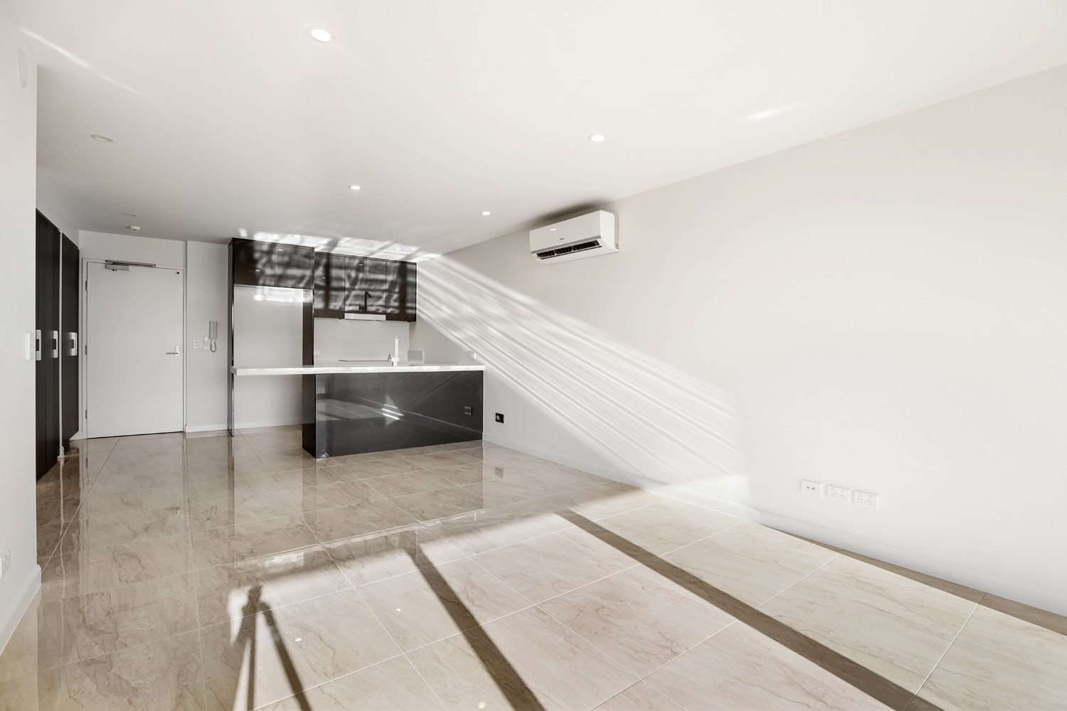 302/14 Cannes Avenue, Surfers Paradise, QLD 4217