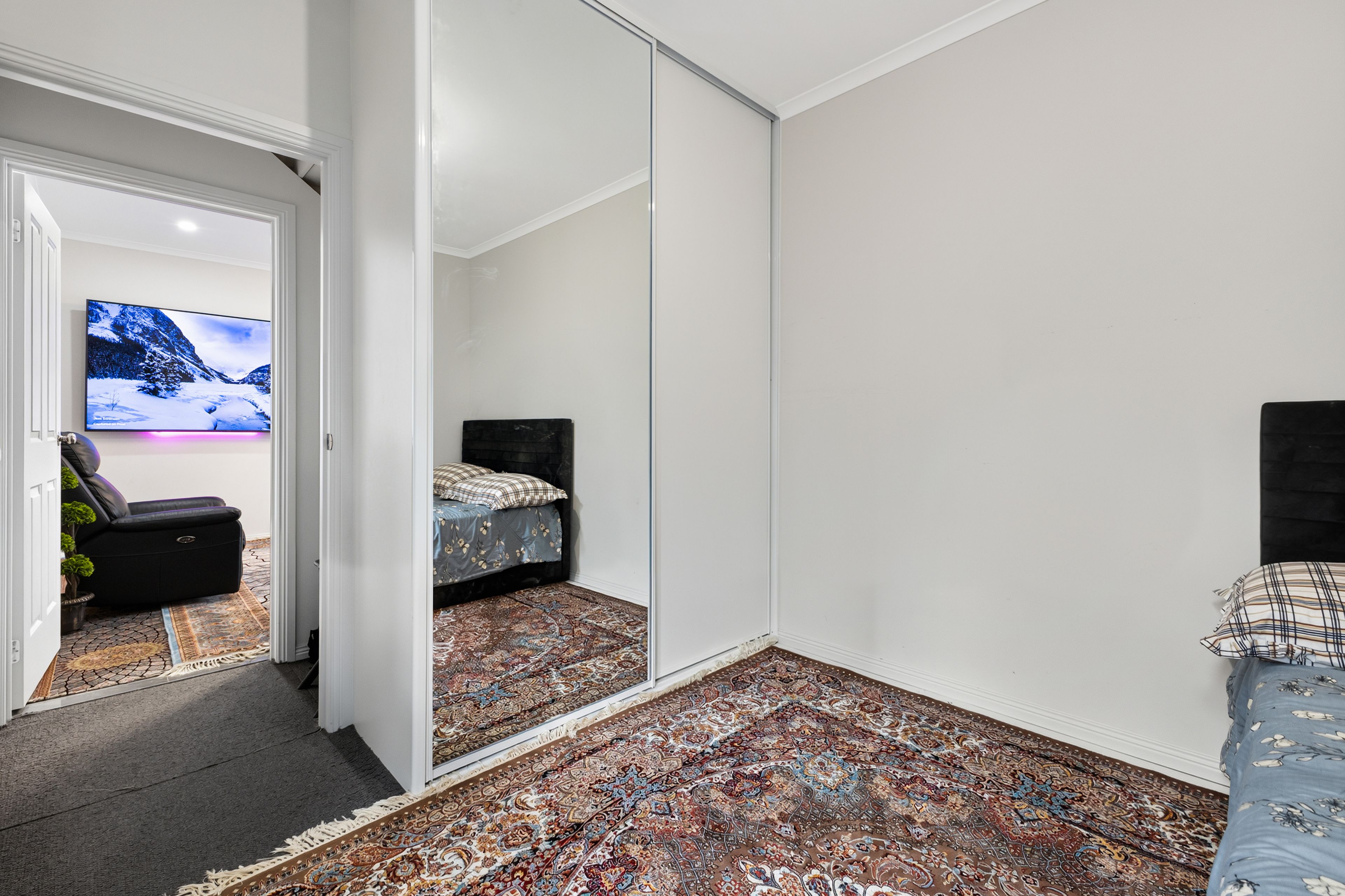 43 Barrington Avenue — photo 5 of 16