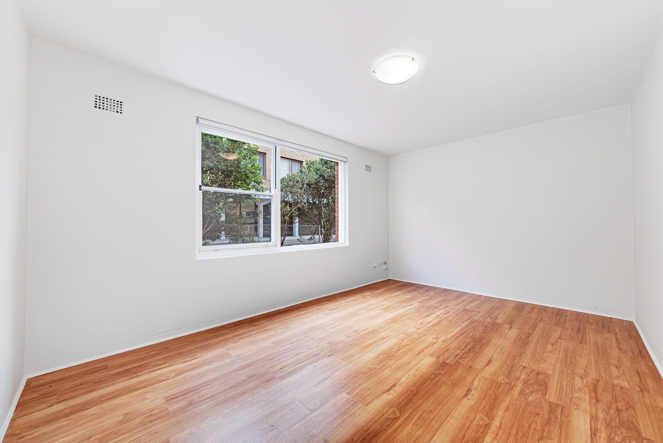 7/43 Russell Street — photo 2 of 5