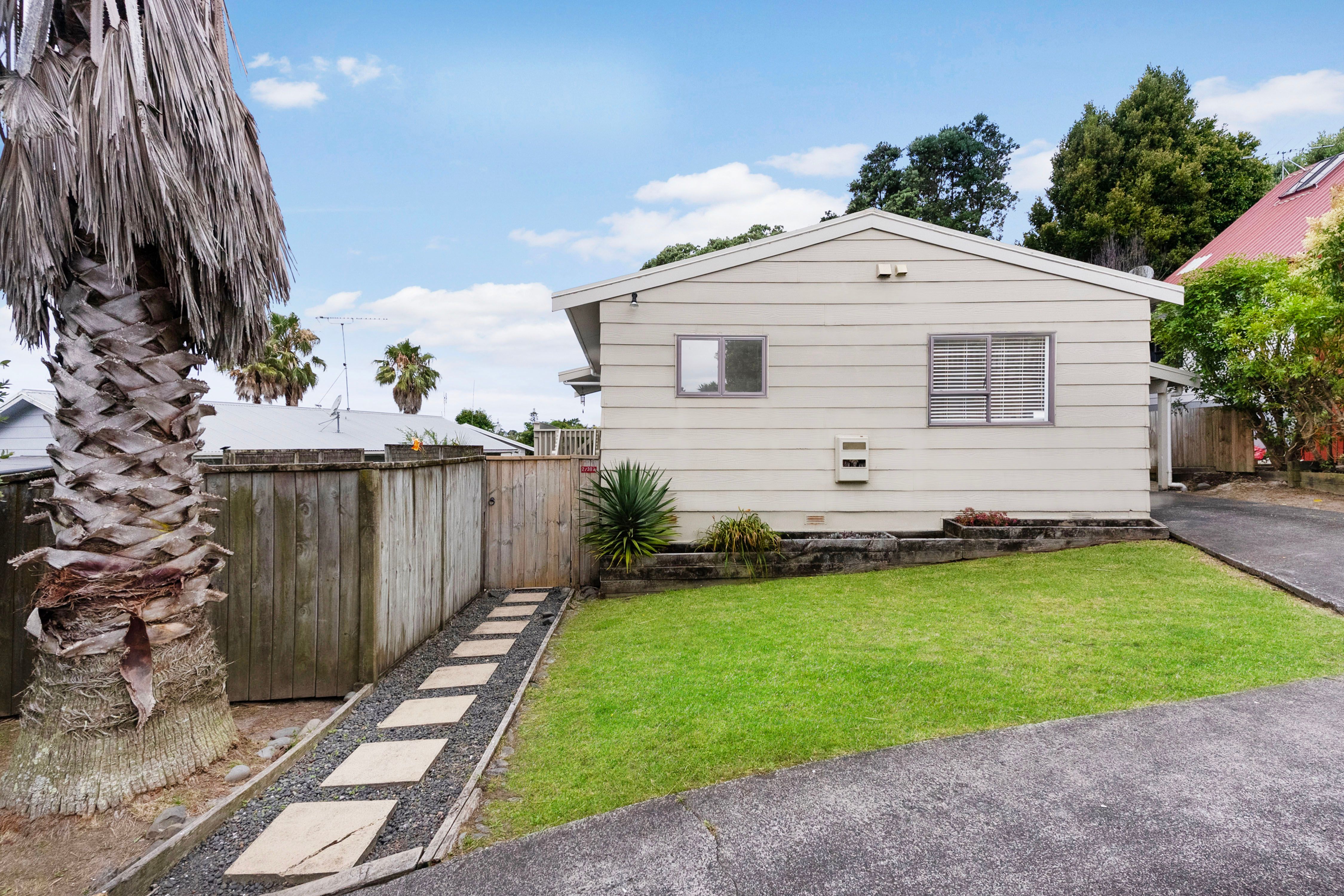 2/38A Nor'East Drive, Northcross, North Shore City