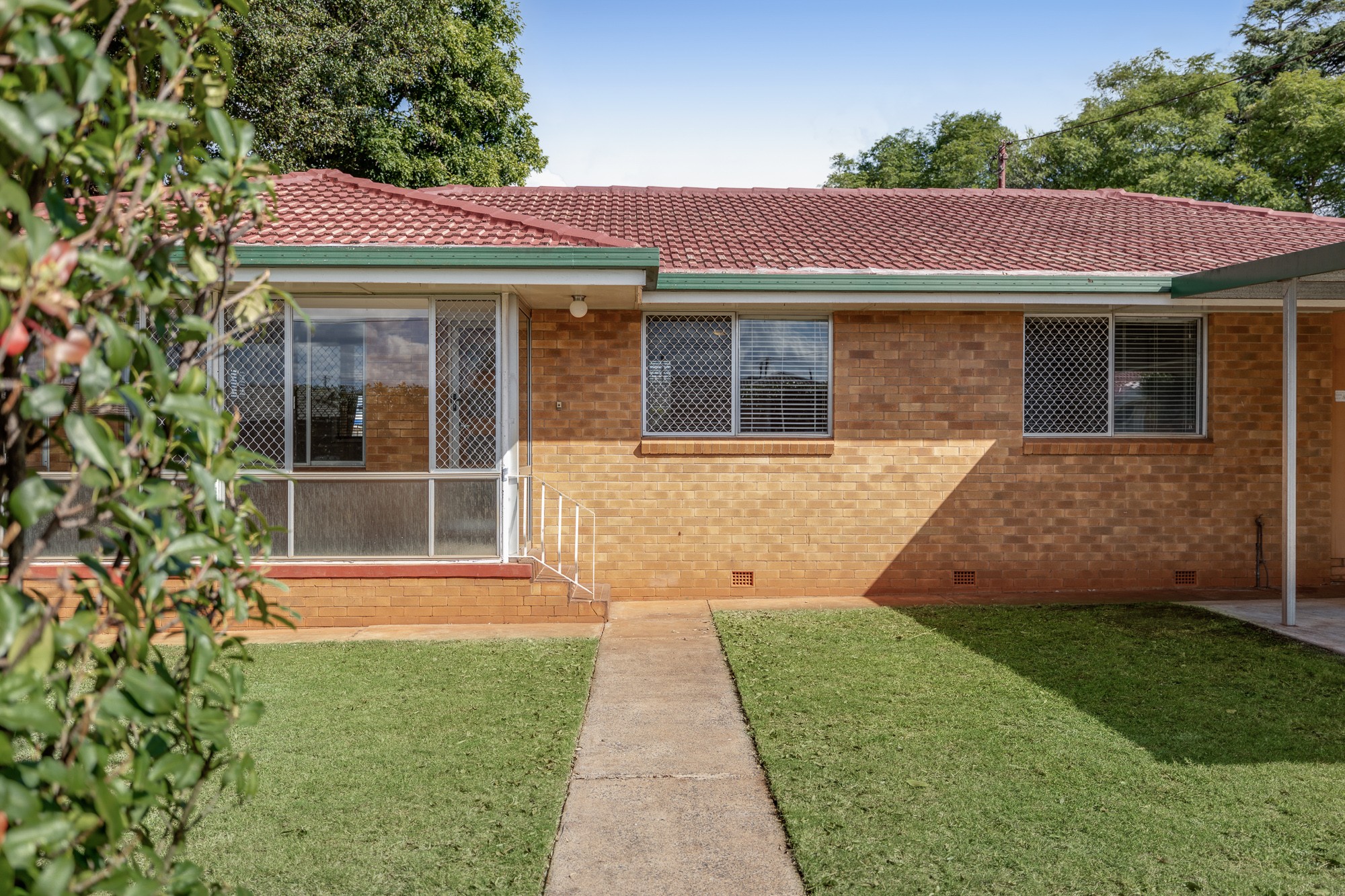 10 Skoien Street, Harristown, QLD 4350