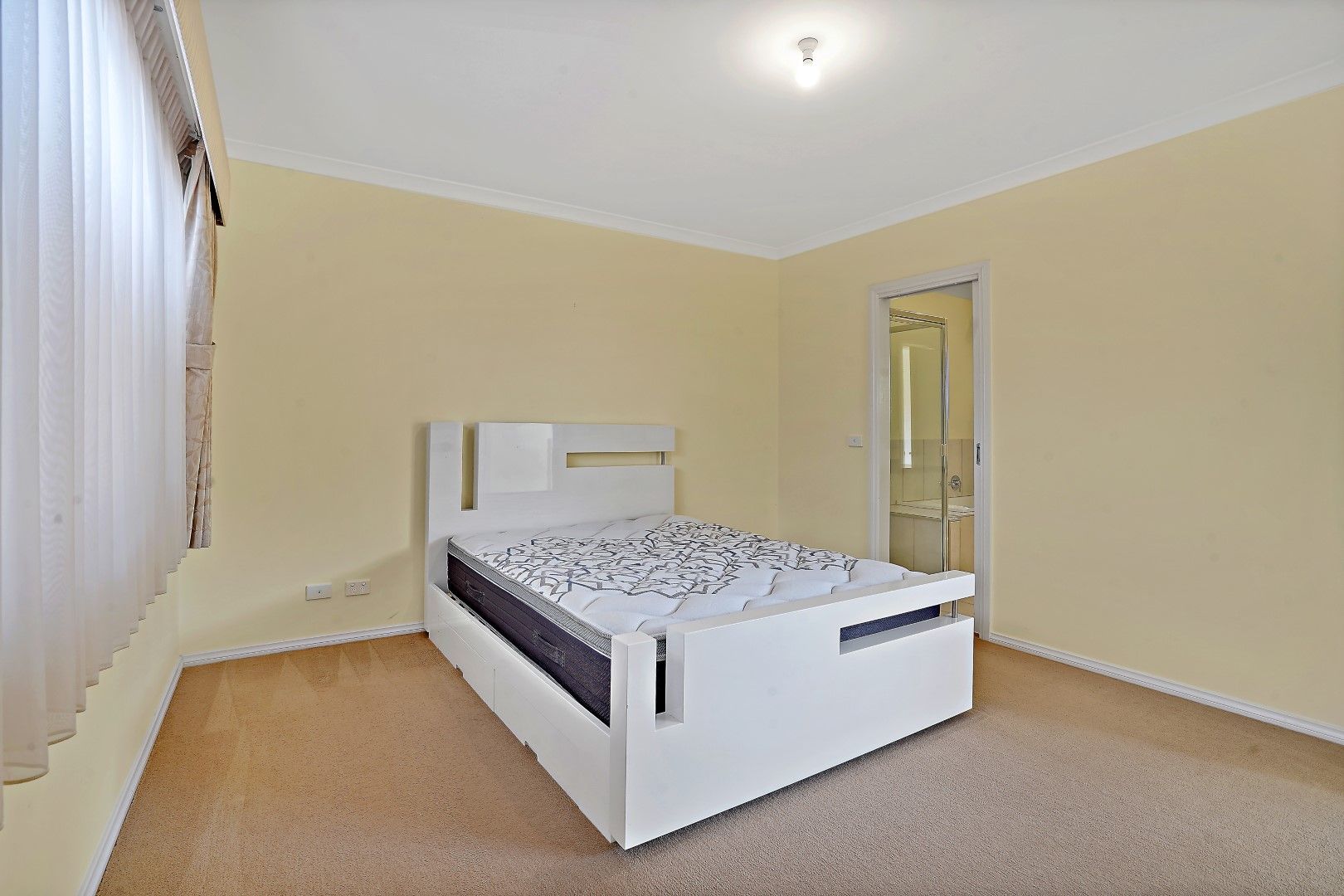 2/61 Commercial Road — photo 5 of 9