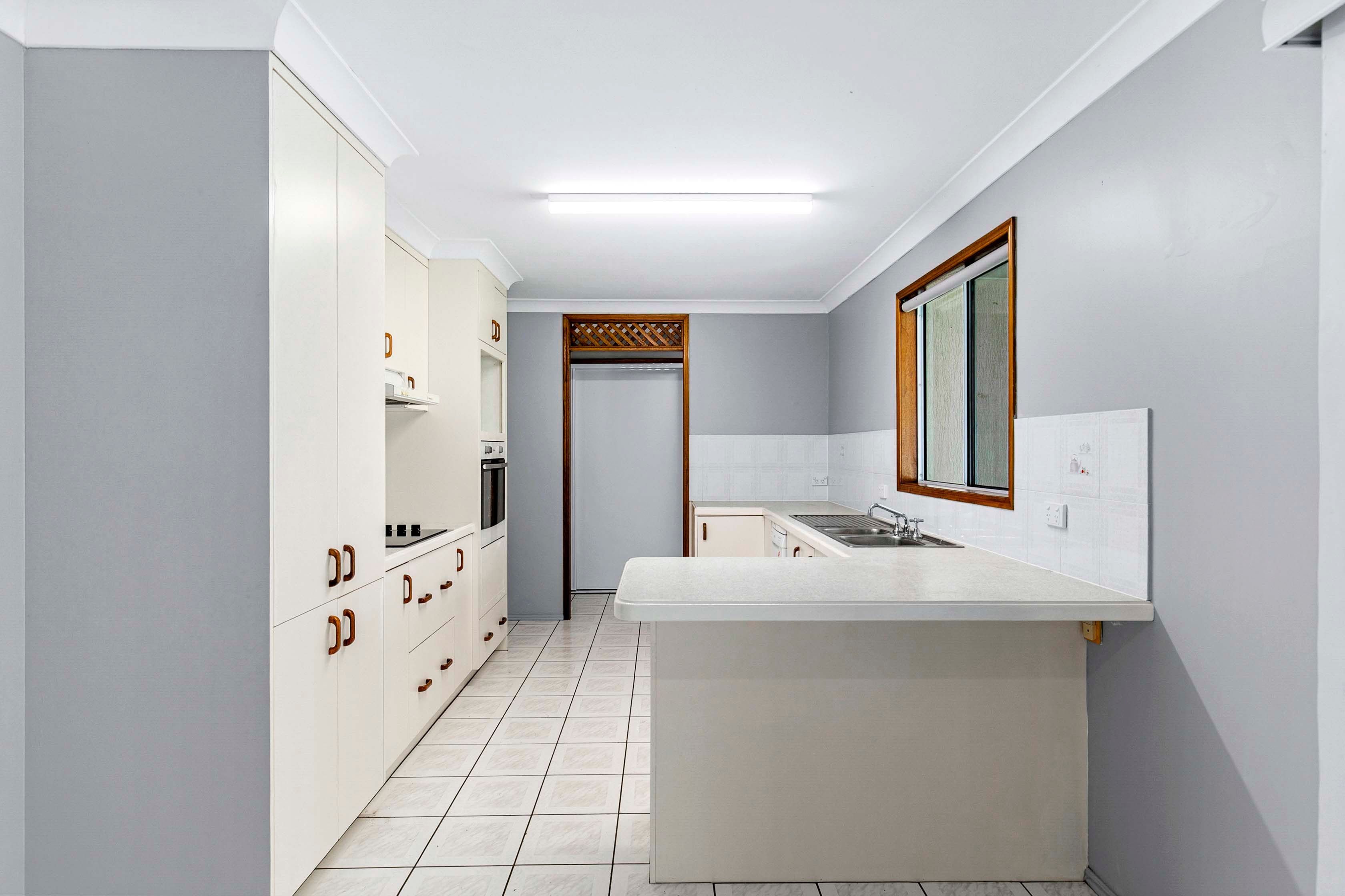 17 Moolyyir Street, Urangan, QLD 4655