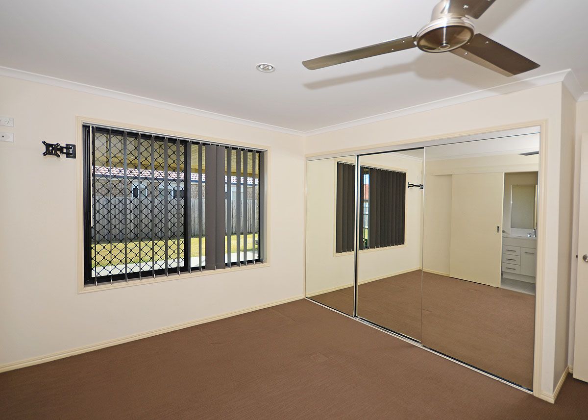 8 Zircon Street — photo 13 of 21