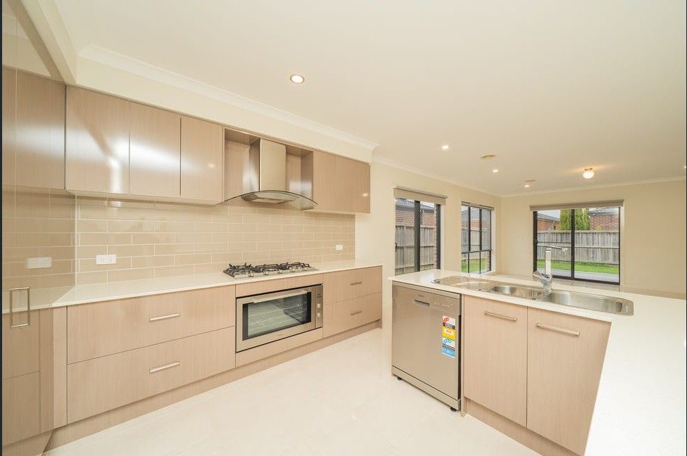 28 Moxham Drive, Clyde North, VIC 3978