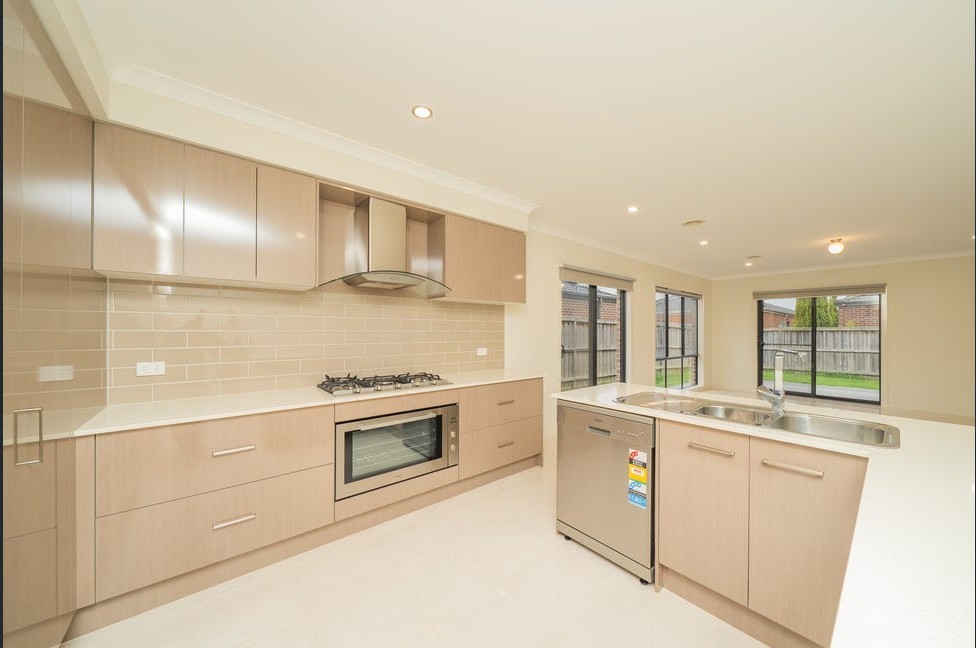 28 Moxham Drive, Clyde North, VIC 3978
