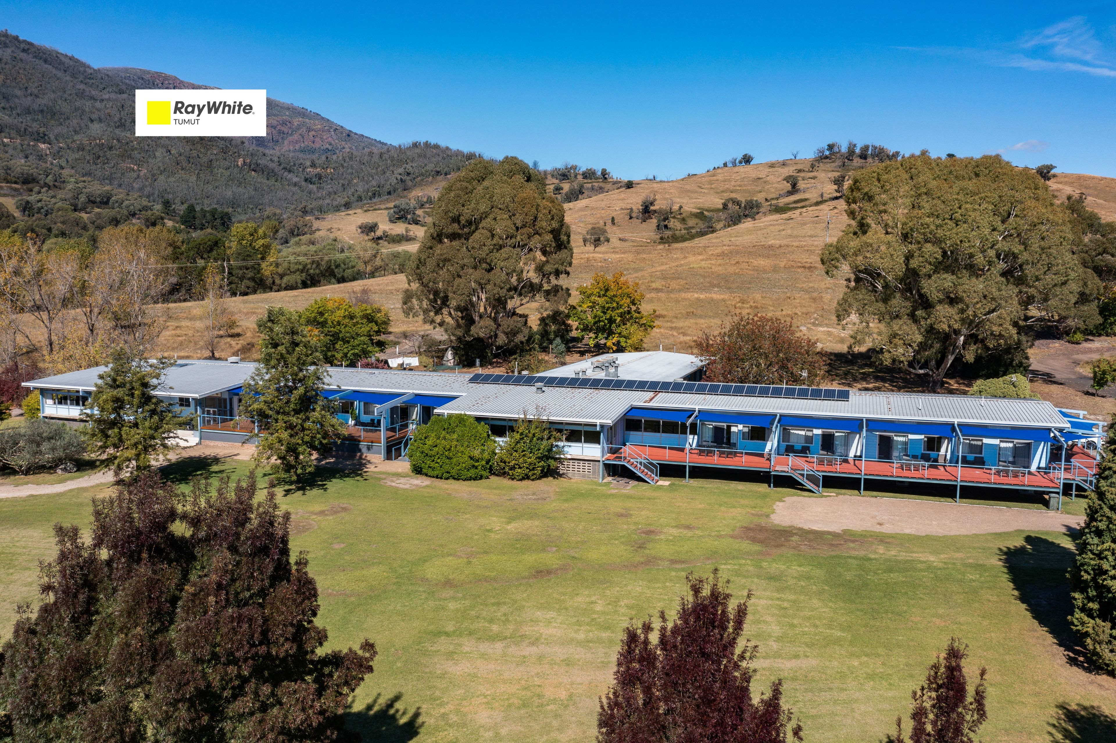 17-27 Whitty Street — photo from Ray White Tumut