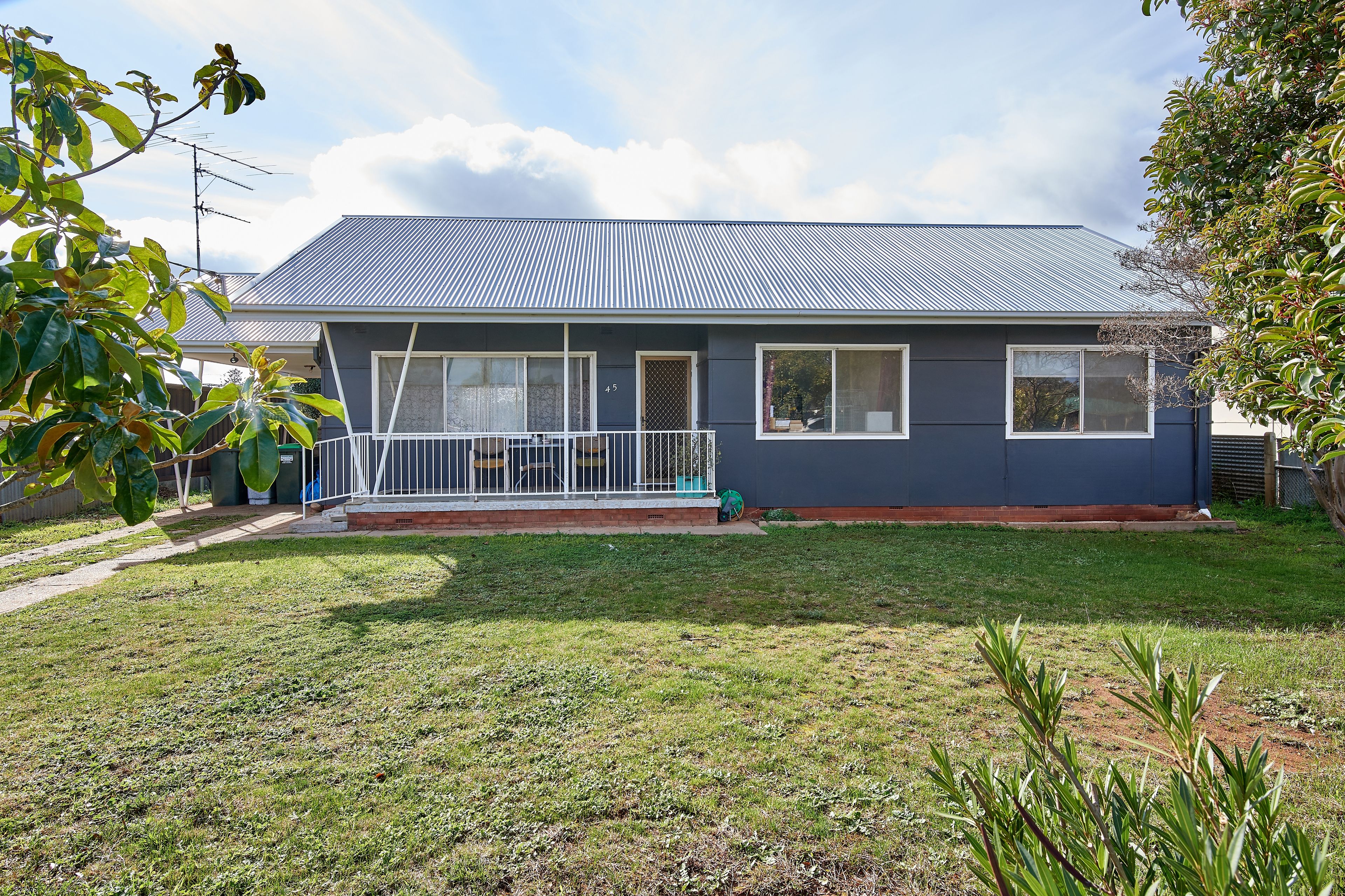 45 Cowabbie Street, Coolamon NSW 2701