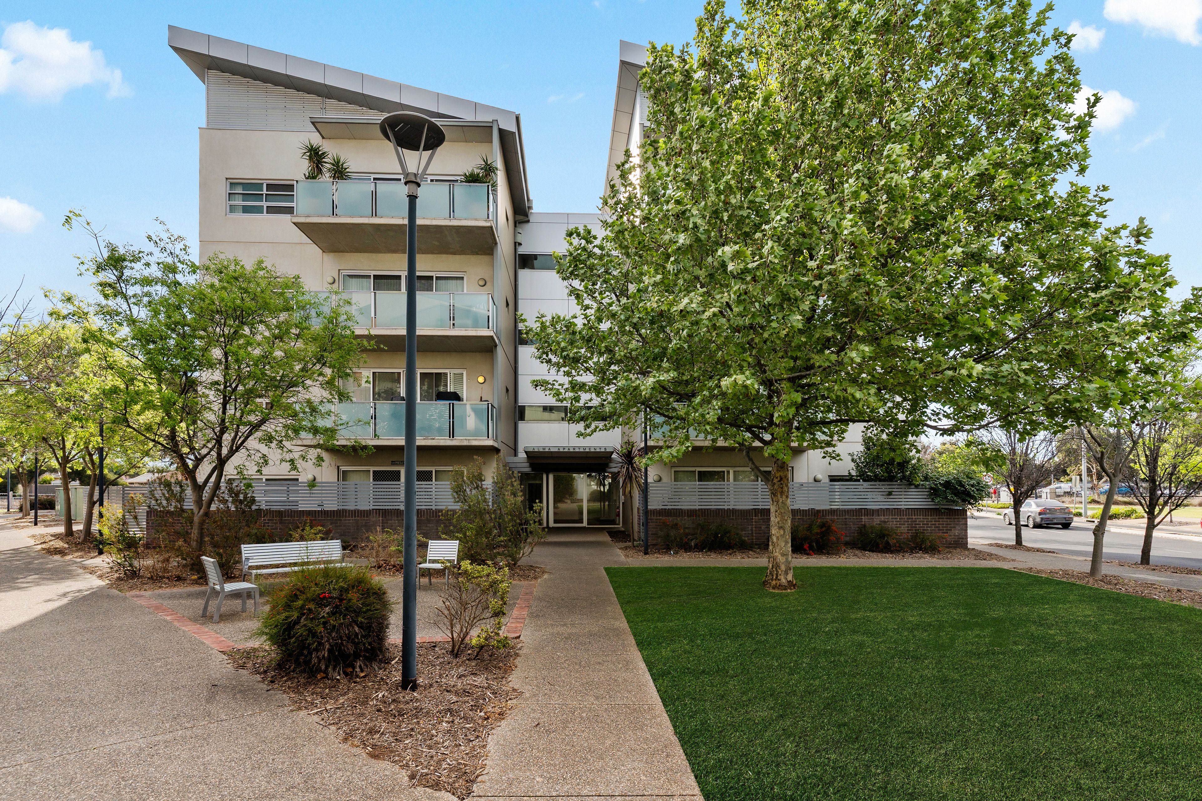 11/2 Todville Street — photo from Ray White Albert Park