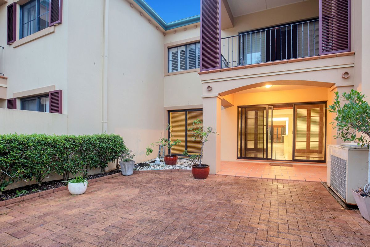 3252 Palladian Drive, Hope Island, QLD 4212
