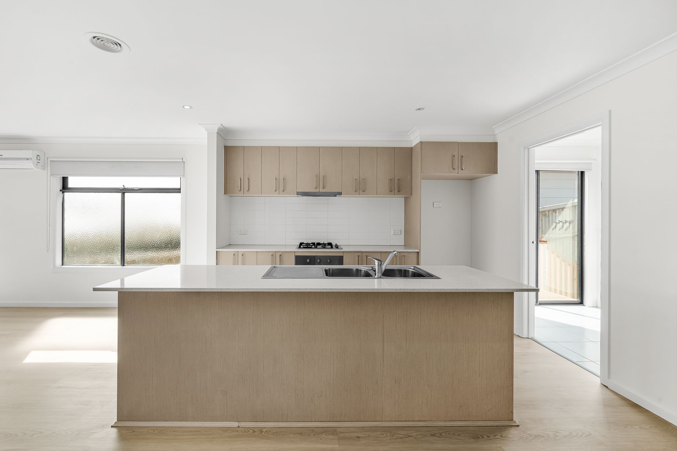 32 Eastbourne Crescent — photo 4 of 12