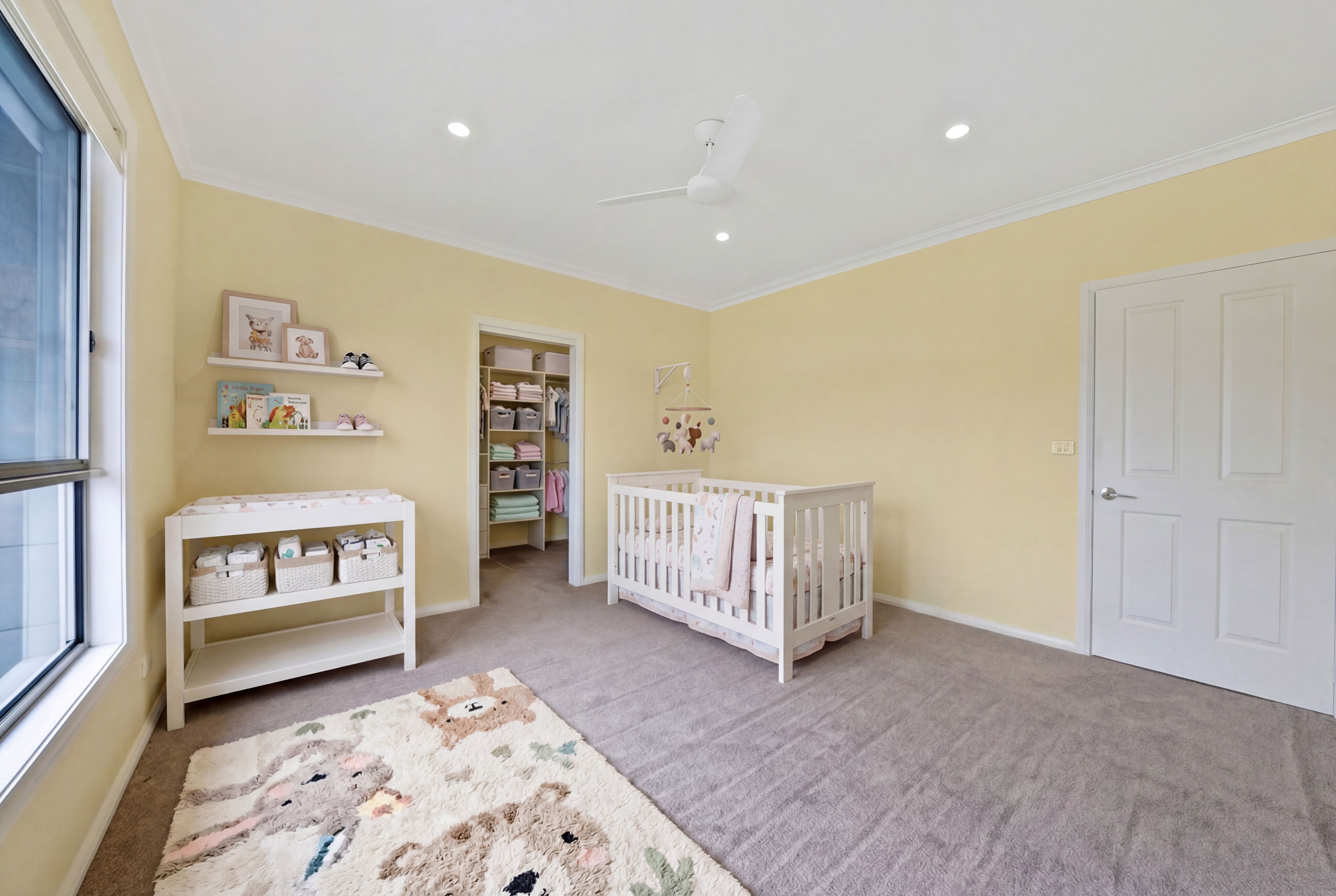 18 Sunnyspot Boulevard — photo 7 of 13