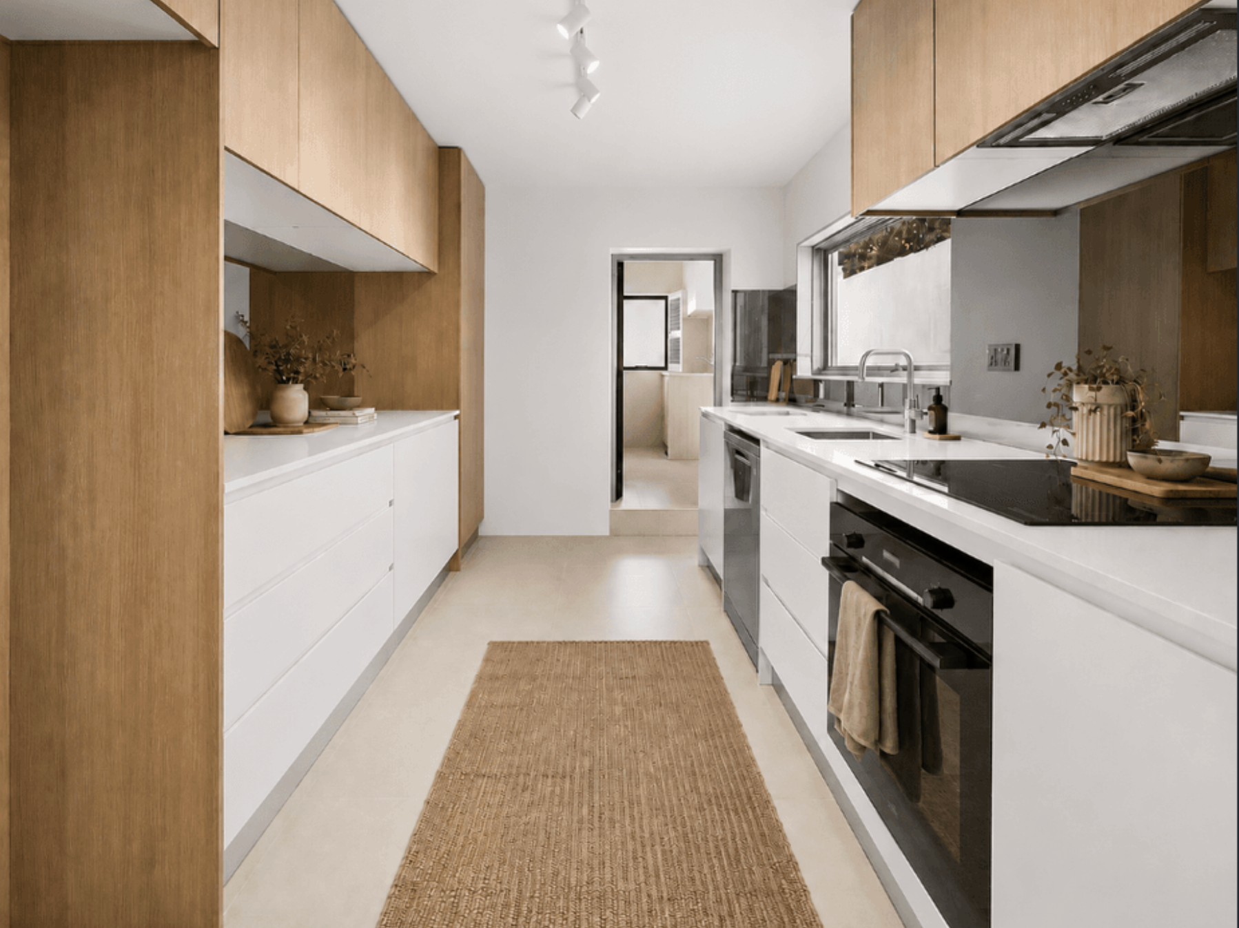 101 Hargrave Street — photo 3 of 11