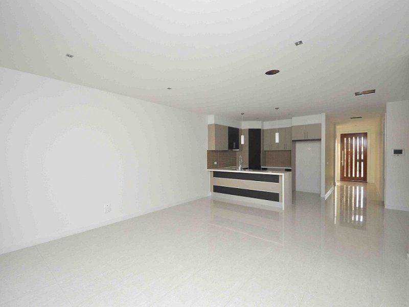 2/21 Coronet Avenue, Roxburgh Park, VIC 3064