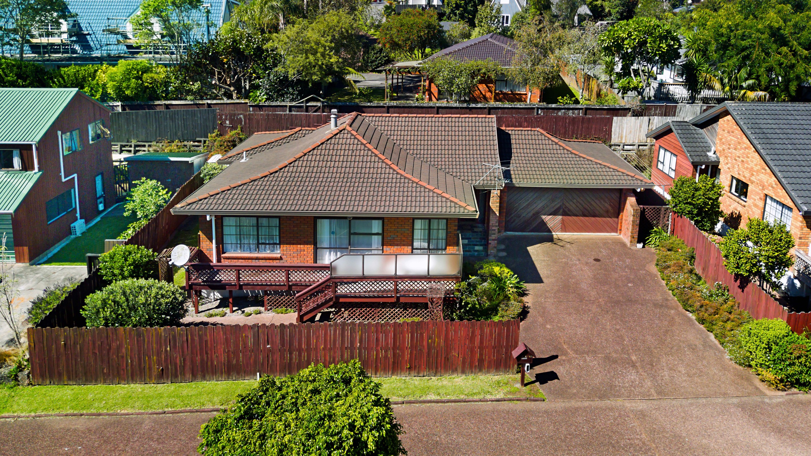 2/40 Taupiko Place, Green Bay, Waitakere City