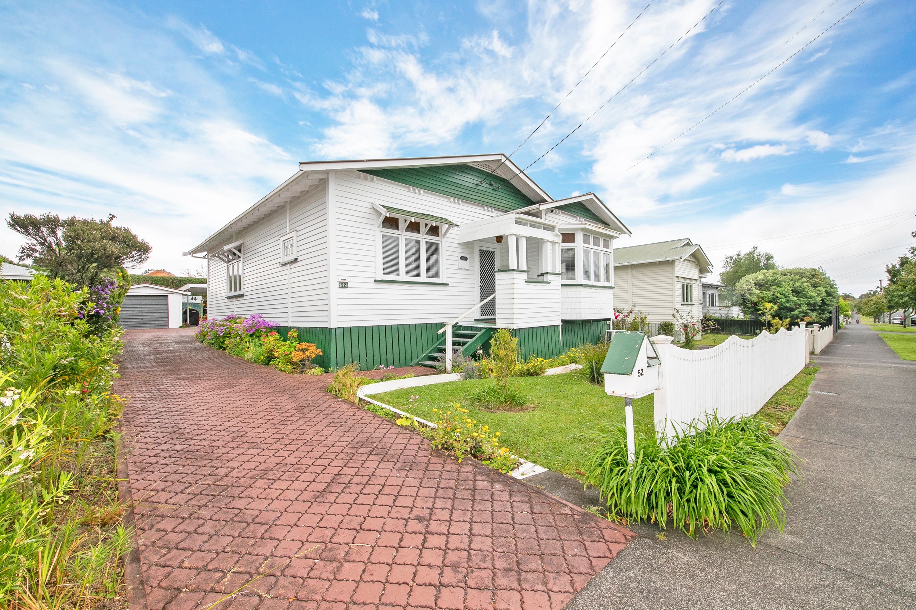 52 Huia Road, Point Chevalier, Auckland City 1022 Sold House Ray