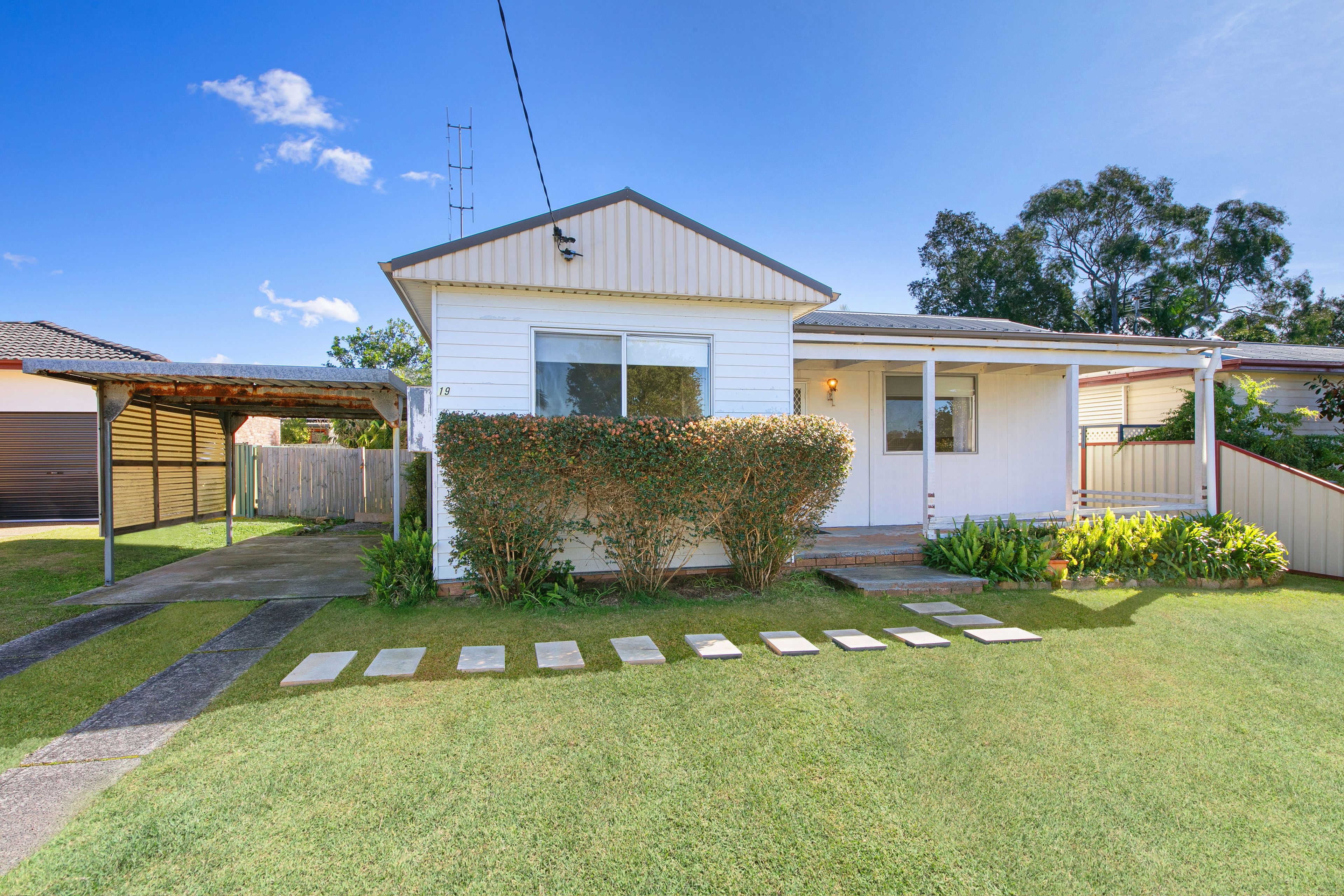 19 Kalani Street, Budgewoi NSW 2262