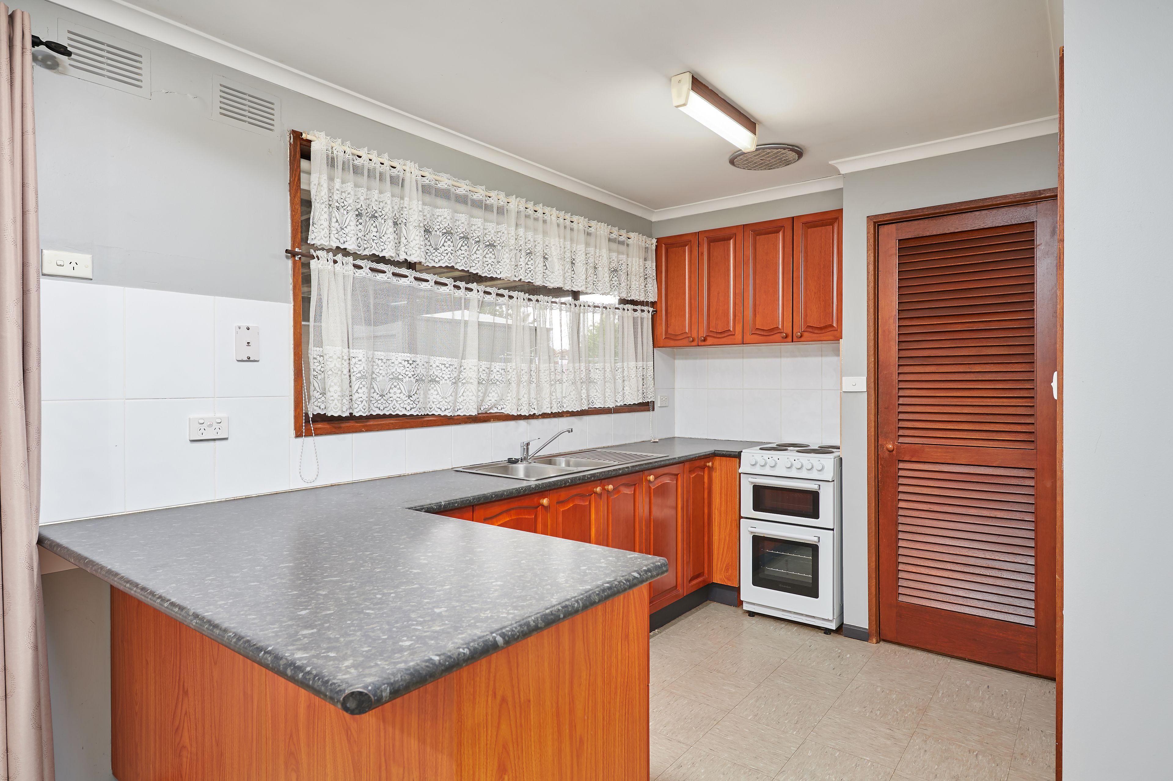 80 Vincent Road, Lake Albert, NSW 2650