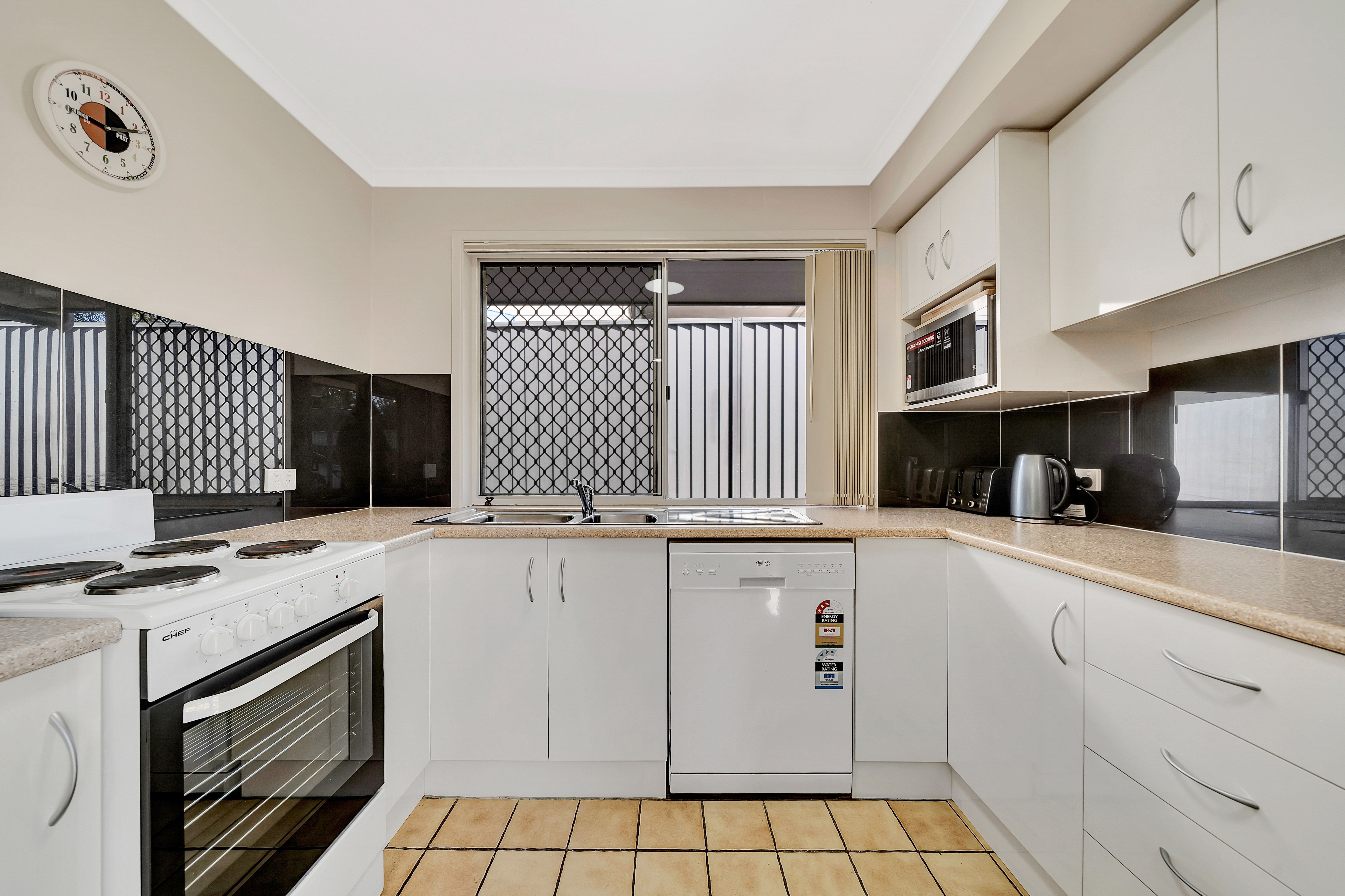 37 Limerick Drive, Crestmead, QLD 4132
