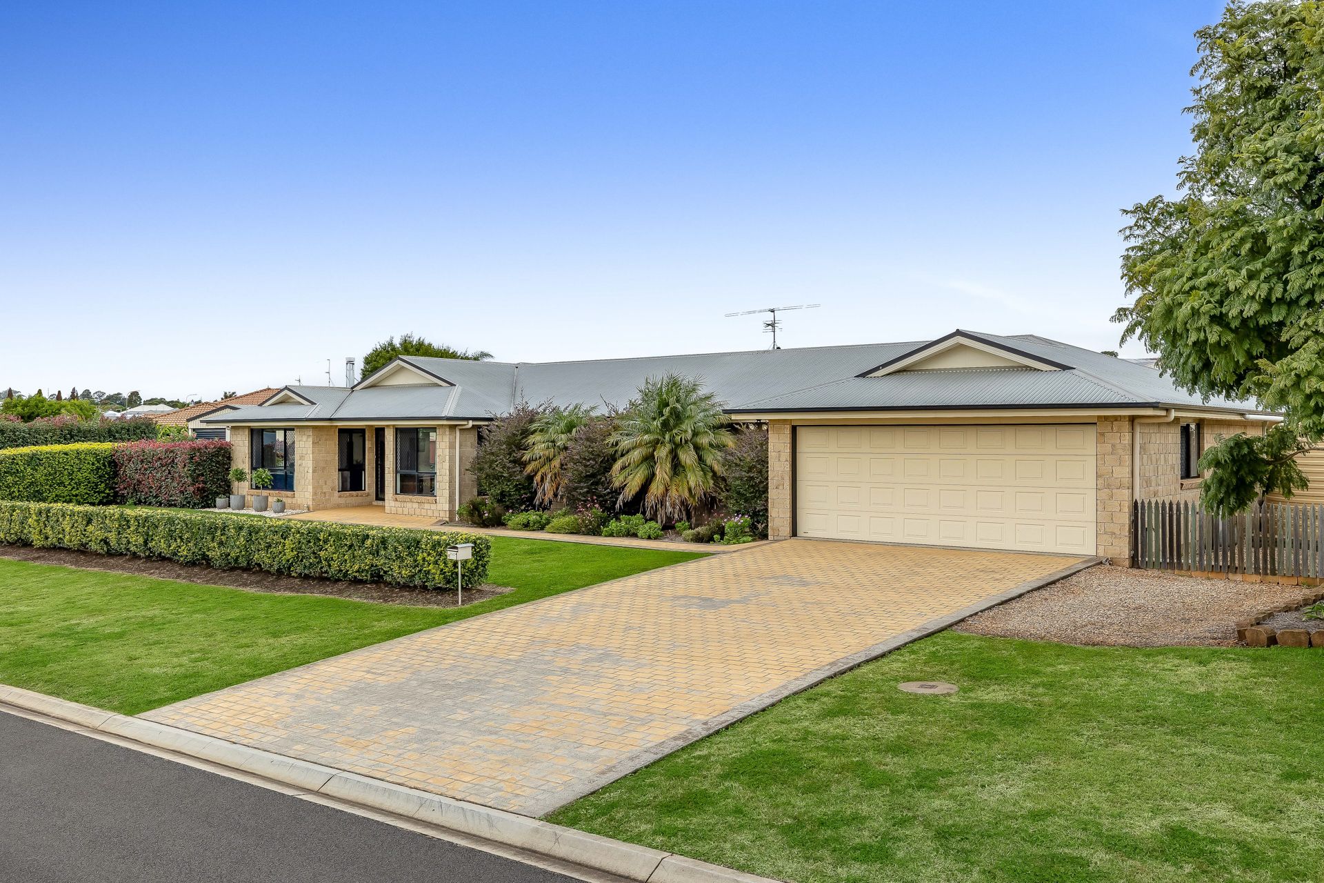 1 Tennyson Court, Westbrook QLD 4350