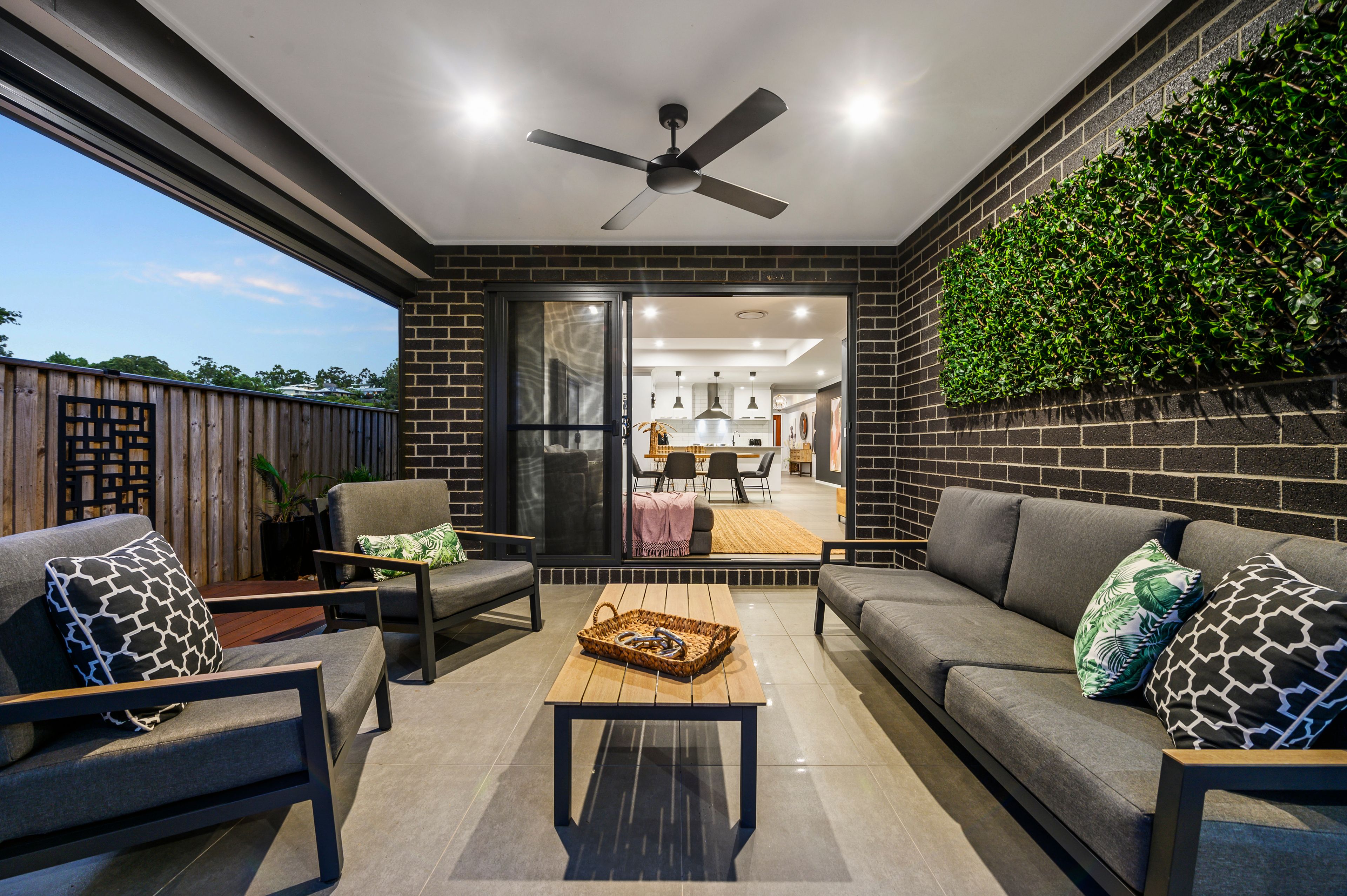33 Hoop Pine Circuit, Maudsland, QLD 4210