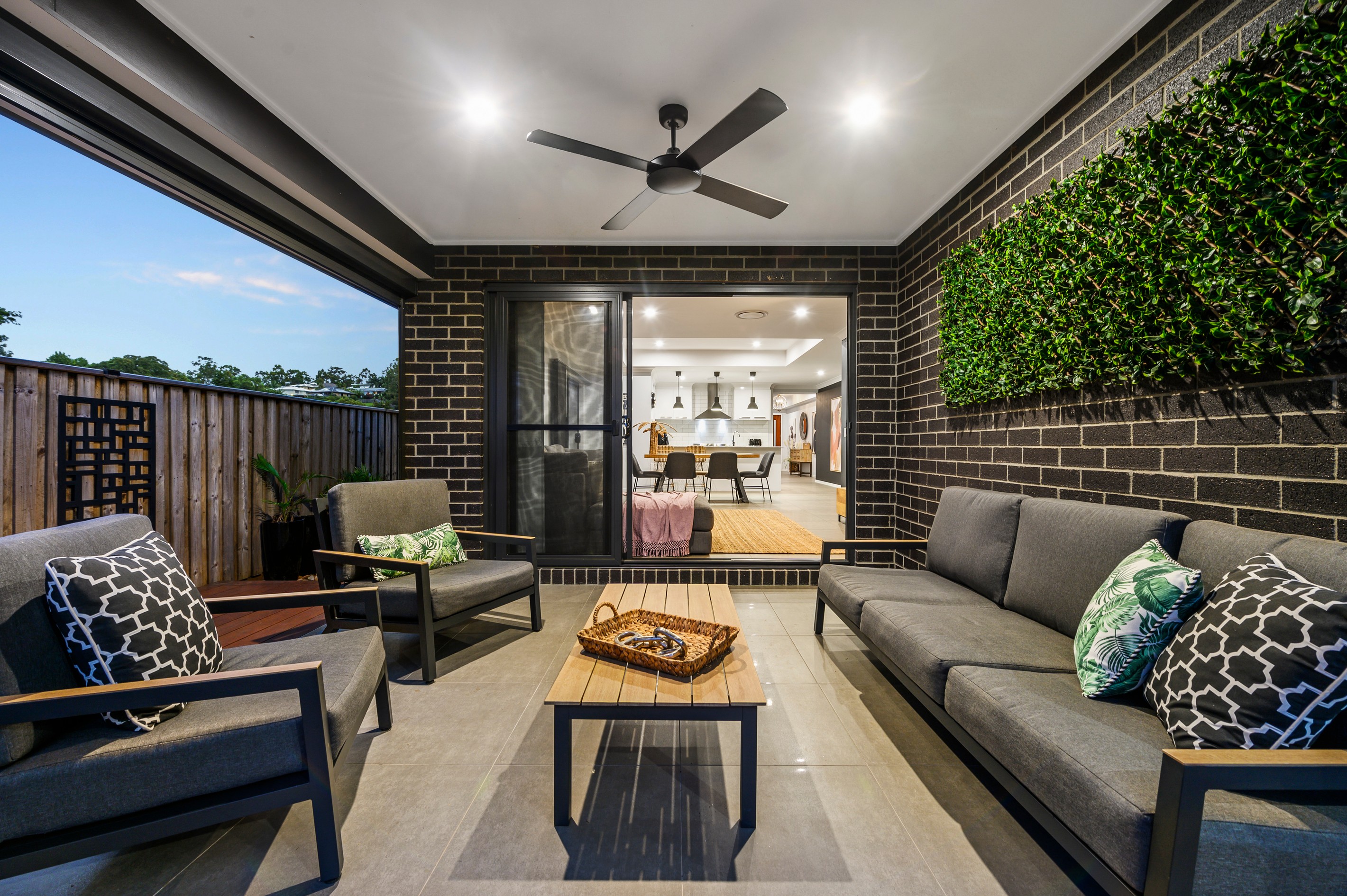 33 Hoop Pine Circuit, Maudsland, QLD 4210